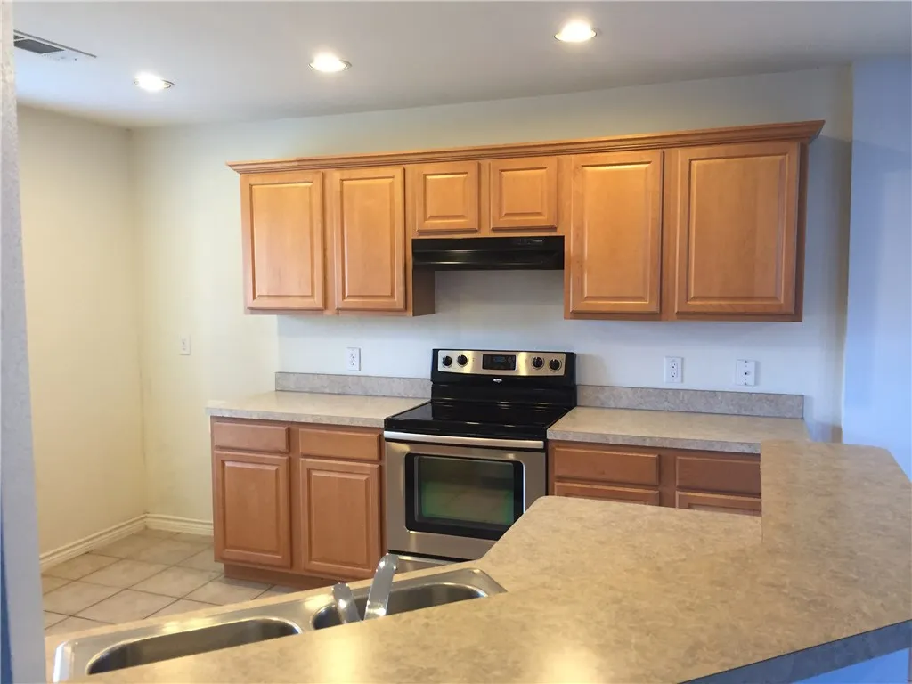 Single Family Residence For Rent in Collin County , 6908 Planters Row Drive, Mc Kinney, Texas 75070, 3 Bedroom, 3 Bathroom, 2 Garage spaces, 1,986 Sqft, built in 2006, mls#21403187, Real Estate Agent in Mc Kinney, Homes For Rent in Collin county, Homes For Rent in Mc Kinney, Realtor in Mc Kinney Texas, Real Estate Brokerage Independent Realty Texas, Luminita Cordes Realtor