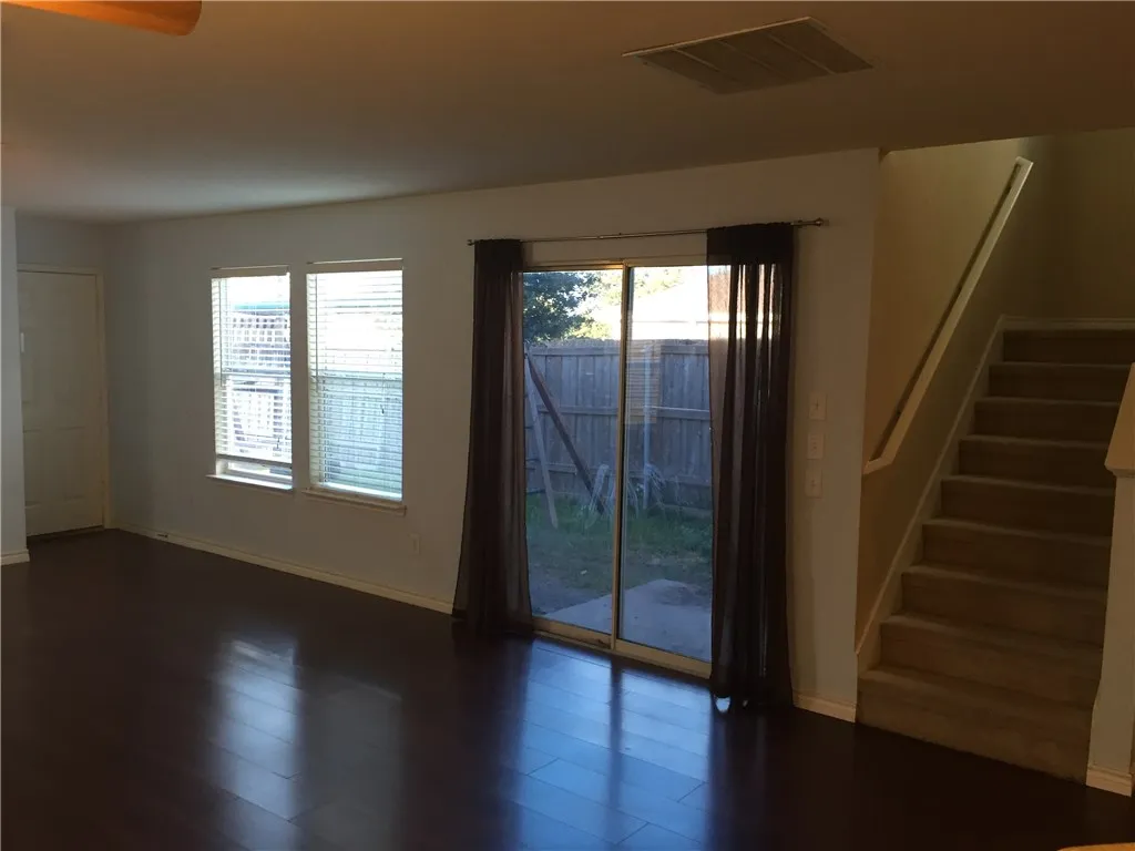 Single Family Residence For Rent in Collin County , 6908 Planters Row Drive, Mc Kinney, Texas 75070, 3 Bedroom, 3 Bathroom, 2 Garage spaces, 1,986 Sqft, built in 2006, mls#21403187, Real Estate Agent in Mc Kinney, Homes For Rent in Collin county, Homes For Rent in Mc Kinney, Realtor in Mc Kinney Texas, Real Estate Brokerage Independent Realty Texas, Luminita Cordes Realtor
