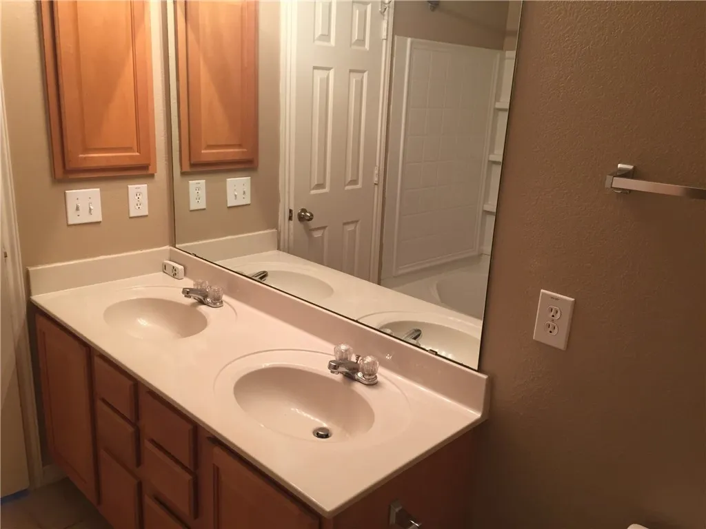 Single Family Residence For Rent in Collin County , 6908 Planters Row Drive, Mc Kinney, Texas 75070, 3 Bedroom, 3 Bathroom, 2 Garage spaces, 1,986 Sqft, built in 2006, mls#21403187, Real Estate Agent in Mc Kinney, Homes For Rent in Collin county, Homes For Rent in Mc Kinney, Realtor in Mc Kinney Texas, Real Estate Brokerage Independent Realty Texas, Luminita Cordes Realtor