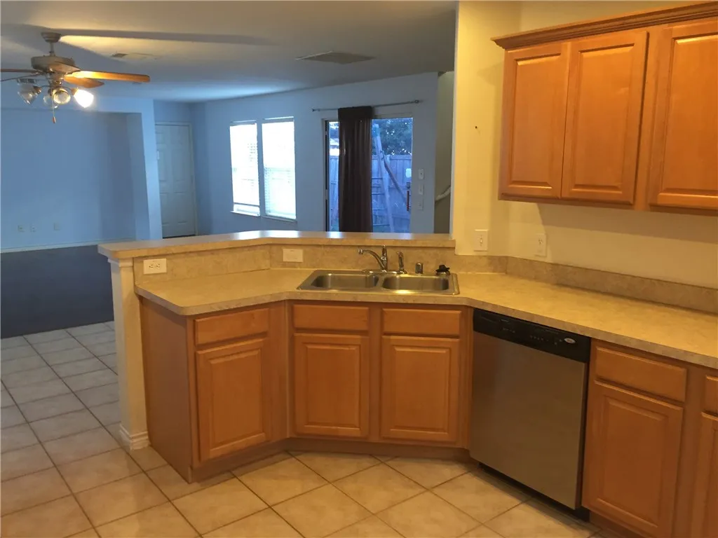 Single Family Residence For Rent in Collin County , 6908 Planters Row Drive, Mc Kinney, Texas 75070, 3 Bedroom, 3 Bathroom, 2 Garage spaces, 1,986 Sqft, built in 2006, mls#21403187, Real Estate Agent in Mc Kinney, Homes For Rent in Collin county, Homes For Rent in Mc Kinney, Realtor in Mc Kinney Texas, Real Estate Brokerage Independent Realty Texas, Luminita Cordes Realtor