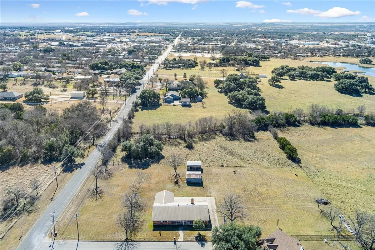 Single Family Residence For Sale in Coryell County , 100 Sunny Lane, Gatesville, Texas 76528, 4 Bedroom, 2 Bathroom, 2 Garage spaces, 2,508 Sqft, built in 1993, mls#21392381, Real Estate Agent in Gatesville, Homes For Sale in Coryell county, Homes For Sale in Gatesville, Realtor in Gatesville Texas, Real Estate Brokerage Independent Realty Texas, Luminita Cordes Realtor
