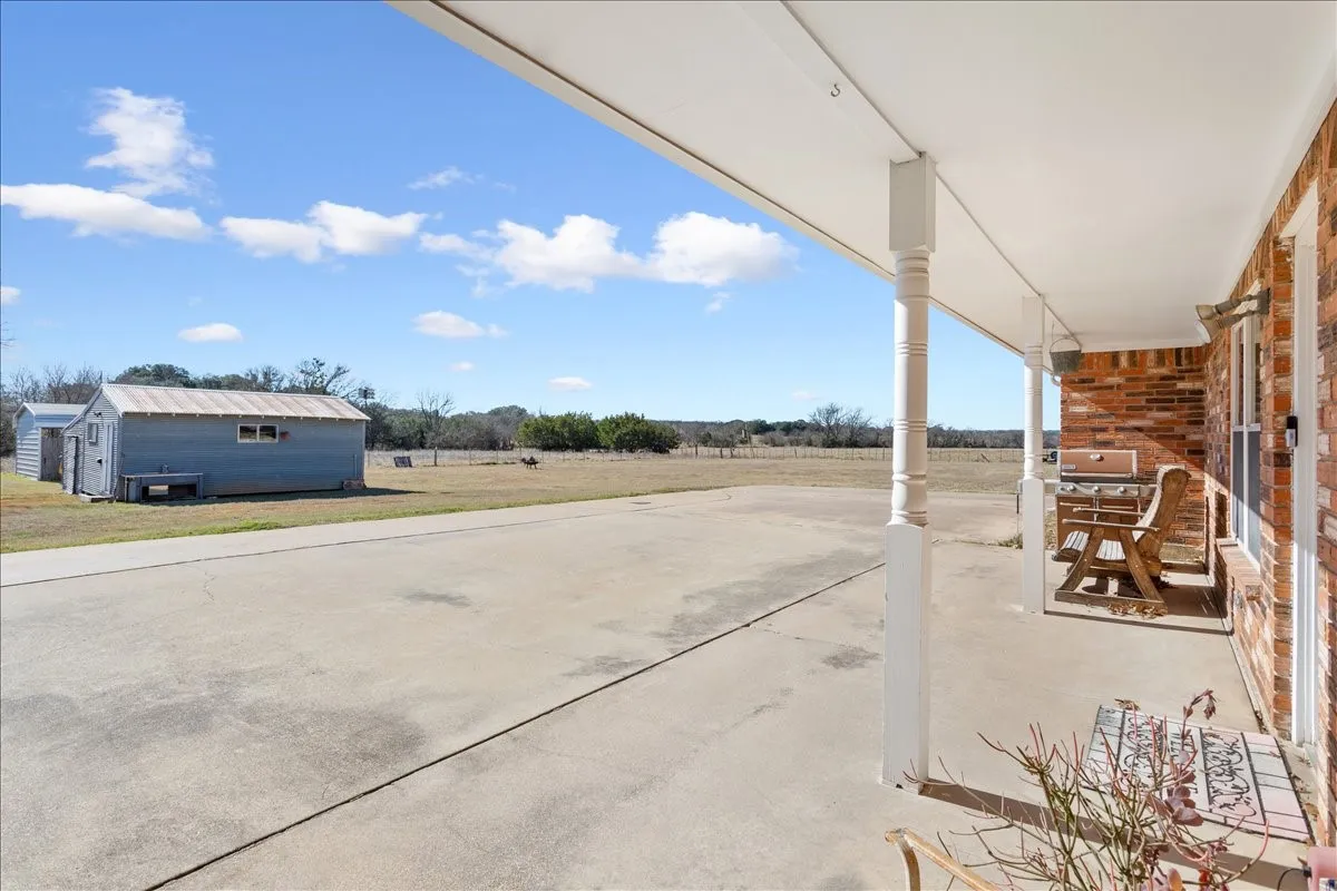 Single Family Residence For Sale in Coryell County , 100 Sunny Lane, Gatesville, Texas 76528, 4 Bedroom, 2 Bathroom, 2 Garage spaces, 2,508 Sqft, built in 1993, mls#21392381, Real Estate Agent in Gatesville, Homes For Sale in Coryell county, Homes For Sale in Gatesville, Realtor in Gatesville Texas, Real Estate Brokerage Independent Realty Texas, Luminita Cordes Realtor