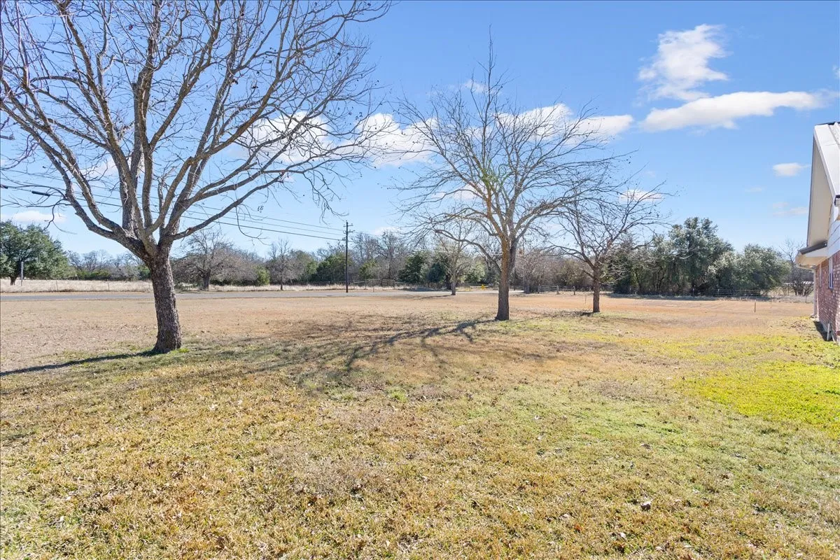 Single Family Residence For Sale in Coryell County , 100 Sunny Lane, Gatesville, Texas 76528, 4 Bedroom, 2 Bathroom, 2 Garage spaces, 2,508 Sqft, built in 1993, mls#21392381, Real Estate Agent in Gatesville, Homes For Sale in Coryell county, Homes For Sale in Gatesville, Realtor in Gatesville Texas, Real Estate Brokerage Independent Realty Texas, Luminita Cordes Realtor