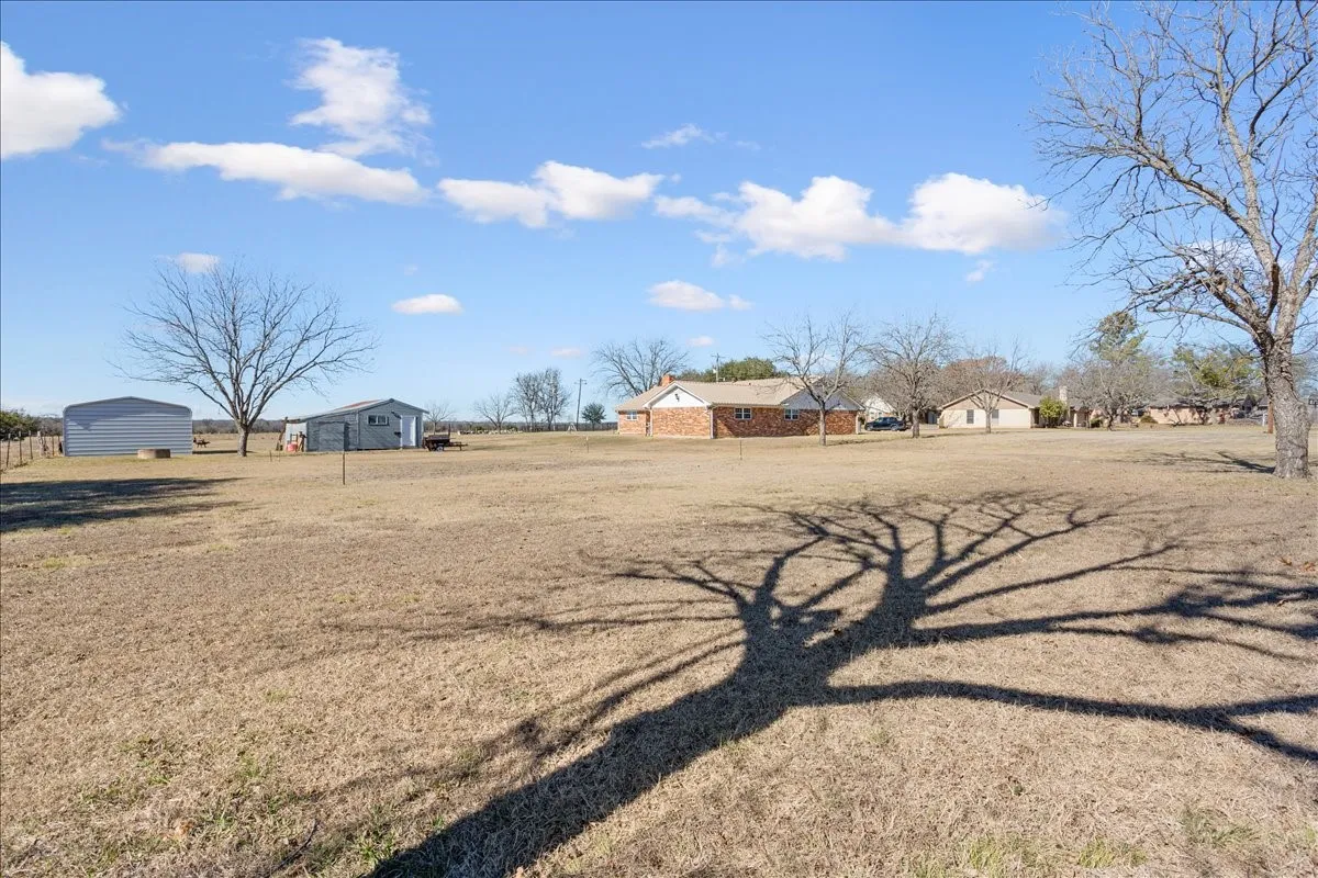 Single Family Residence For Sale in Coryell County , 100 Sunny Lane, Gatesville, Texas 76528, 4 Bedroom, 2 Bathroom, 2 Garage spaces, 2,508 Sqft, built in 1993, mls#21392381, Real Estate Agent in Gatesville, Homes For Sale in Coryell county, Homes For Sale in Gatesville, Realtor in Gatesville Texas, Real Estate Brokerage Independent Realty Texas, Luminita Cordes Realtor