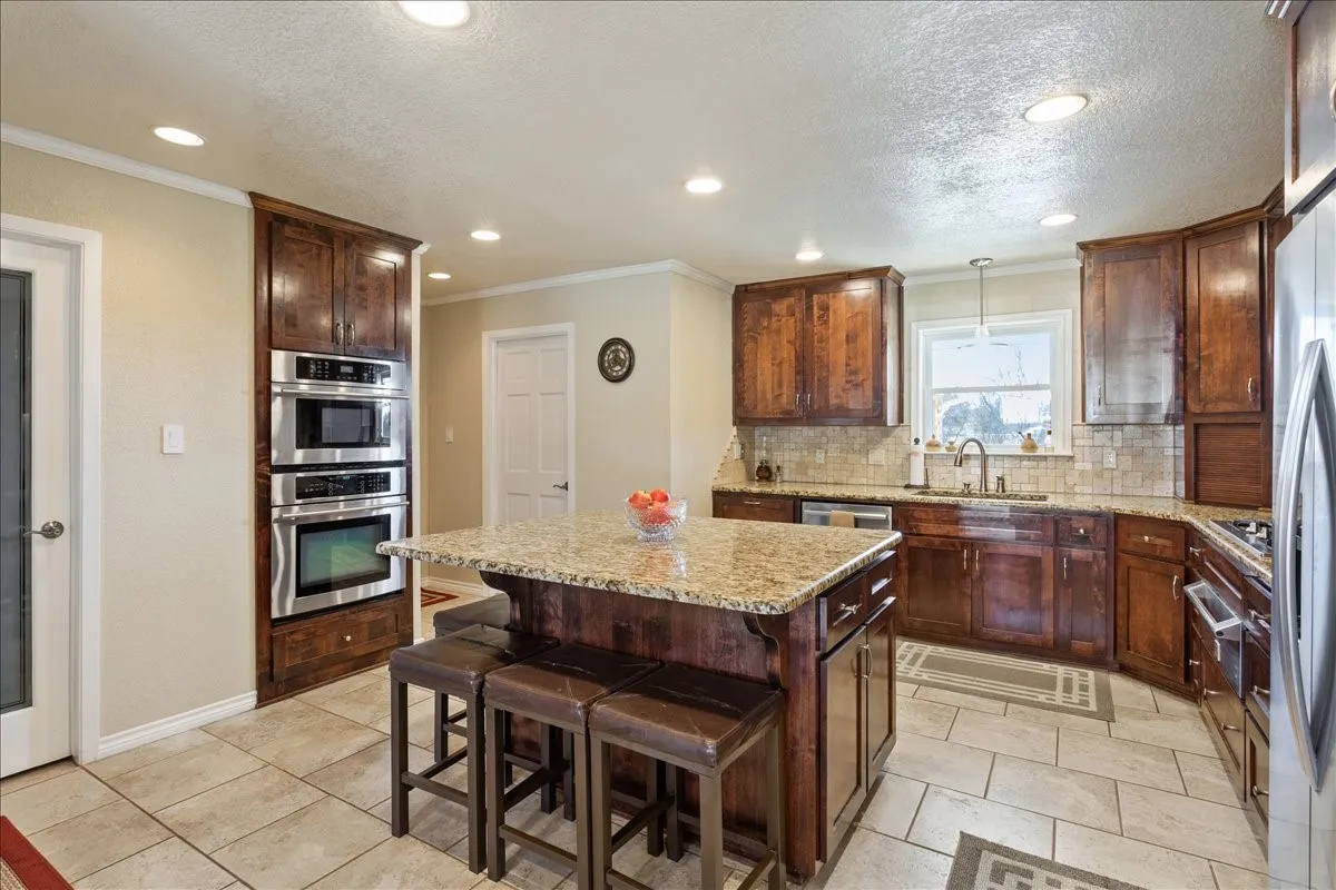 Single Family Residence For Sale in Coryell County , 100 Sunny Lane, Gatesville, Texas 76528, 4 Bedroom, 2 Bathroom, 2 Garage spaces, 2,508 Sqft, built in 1993, mls#21392381, Real Estate Agent in Gatesville, Homes For Sale in Coryell county, Homes For Sale in Gatesville, Realtor in Gatesville Texas, Real Estate Brokerage Independent Realty Texas, Luminita Cordes Realtor