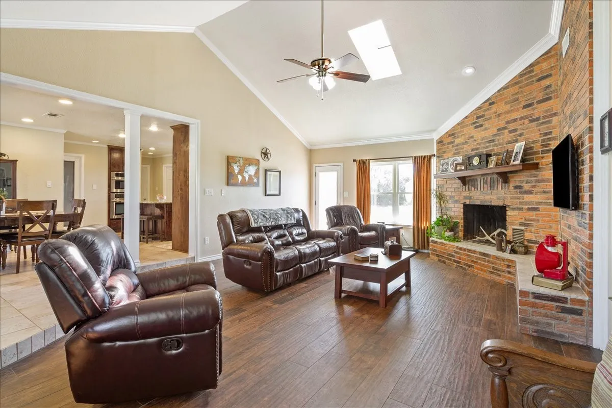 Single Family Residence For Sale in Coryell County , 100 Sunny Lane, Gatesville, Texas 76528, 4 Bedroom, 2 Bathroom, 2 Garage spaces, 2,508 Sqft, built in 1993, mls#21392381, Real Estate Agent in Gatesville, Homes For Sale in Coryell county, Homes For Sale in Gatesville, Realtor in Gatesville Texas, Real Estate Brokerage Independent Realty Texas, Luminita Cordes Realtor