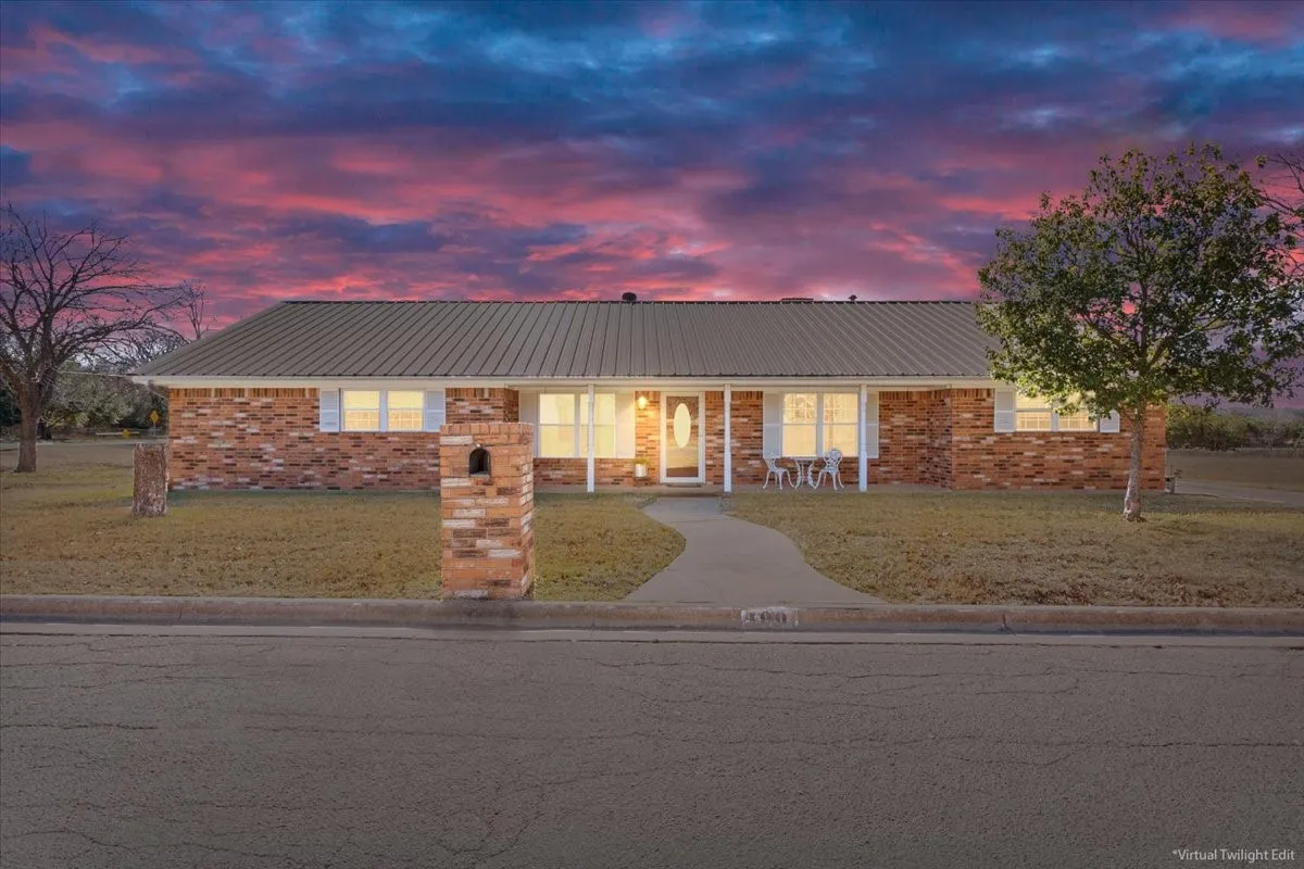 Single Family Residence For Sale in Coryell County , 100 Sunny Lane, Gatesville, Texas 76528, 4 Bedroom, 2 Bathroom, 2 Garage spaces, 2,508 Sqft, built in 1993, mls#21392381, Real Estate Agent in Gatesville, Homes For Sale in Coryell county, Homes For Sale in Gatesville, Realtor in Gatesville Texas, Real Estate Brokerage Independent Realty Texas, Luminita Cordes Realtor