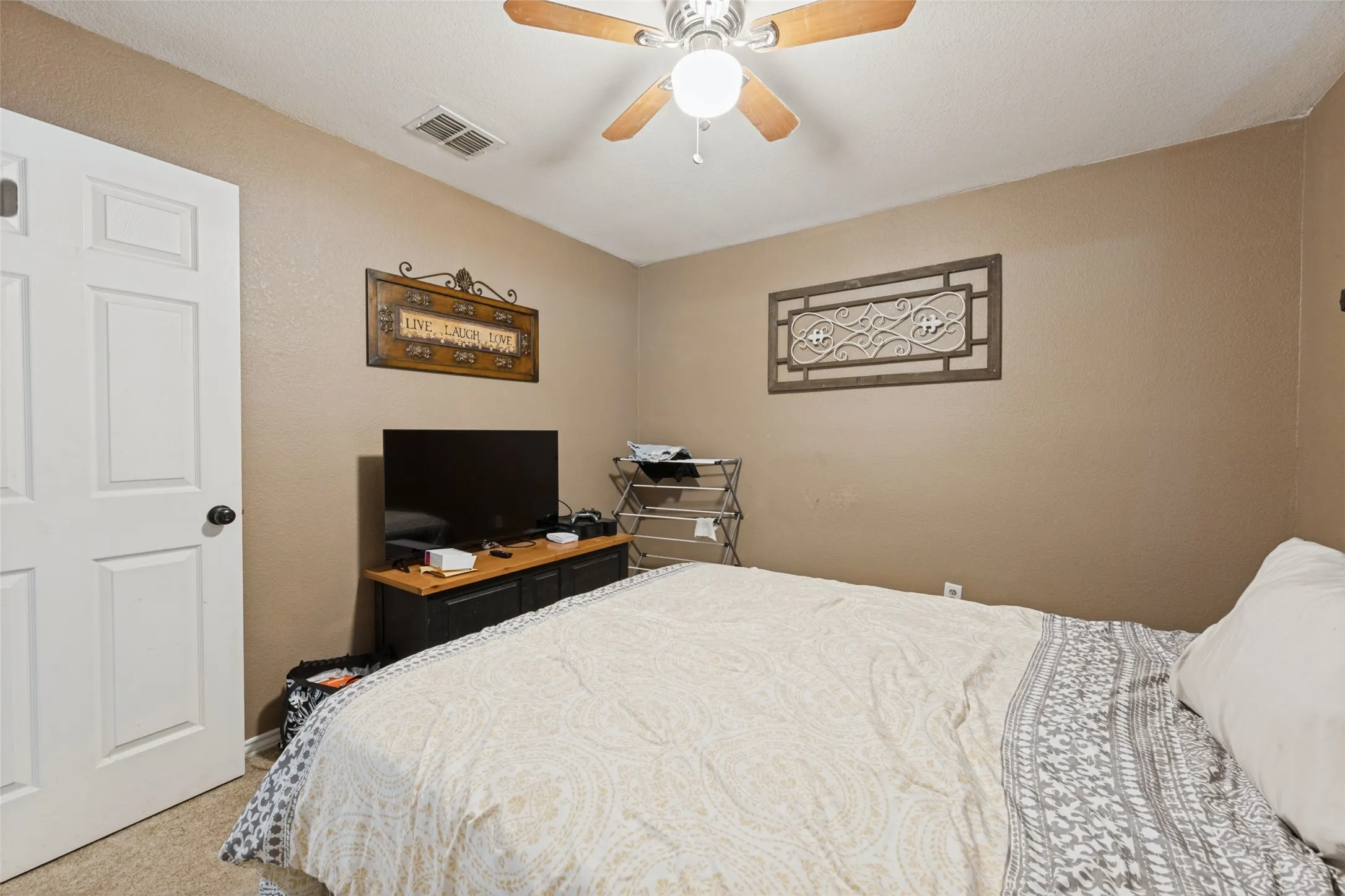 Single Family Residence For Sale in Tarrant County , 5908 Pacers Lane, Fort Worth, Texas 76179, 4 Bedroom, 2 Bathroom, 2 Garage spaces, 1,916 Sqft, built in 2002, mls#21403201, Real Estate Agent in Fort Worth, Homes For Sale in Tarrant county, Homes For Sale in Fort Worth, Realtor in Fort Worth Texas, Real Estate Brokerage Independent Realty Texas, Luminita Cordes Realtor