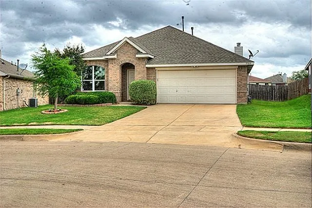 Single Family Residence For Sale in Tarrant County , 5908 Pacers Lane, Fort Worth, Texas 76179, 4 Bedroom, 2 Bathroom, 2 Garage spaces, 1,916 Sqft, built in 2002, mls#21403201, Real Estate Agent in Fort Worth, Homes For Sale in Tarrant county, Homes For Sale in Fort Worth, Realtor in Fort Worth Texas, Real Estate Brokerage Independent Realty Texas, Luminita Cordes Realtor