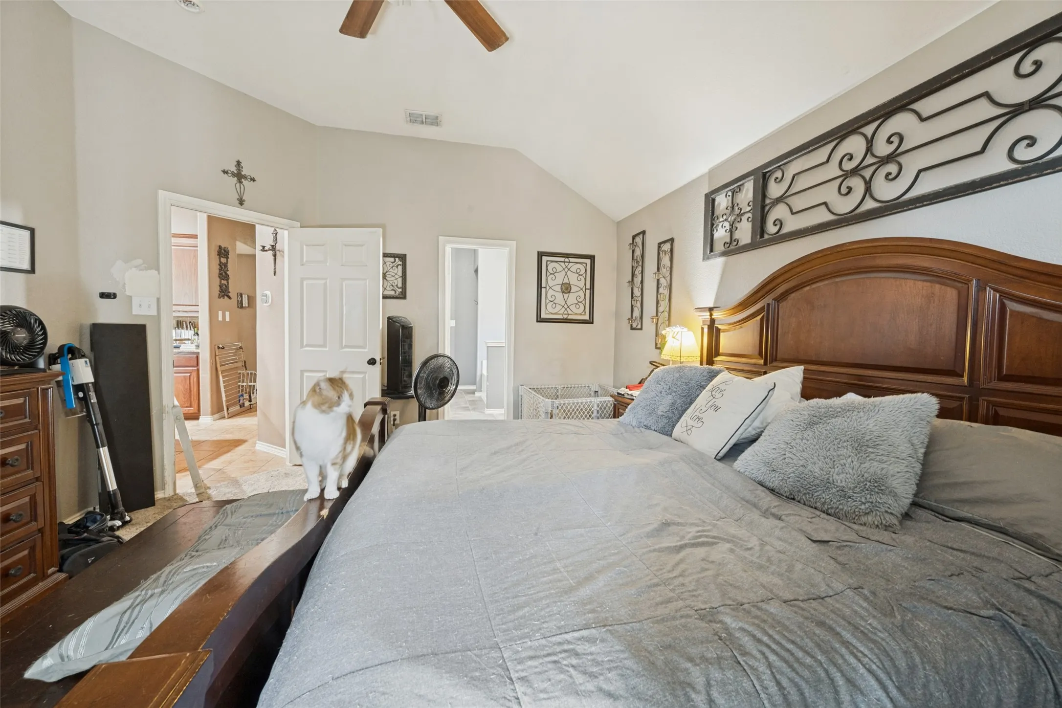 Single Family Residence For Sale in Tarrant County , 5908 Pacers Lane, Fort Worth, Texas 76179, 4 Bedroom, 2 Bathroom, 2 Garage spaces, 1,916 Sqft, built in 2002, mls#21403201, Real Estate Agent in Fort Worth, Homes For Sale in Tarrant county, Homes For Sale in Fort Worth, Realtor in Fort Worth Texas, Real Estate Brokerage Independent Realty Texas, Luminita Cordes Realtor