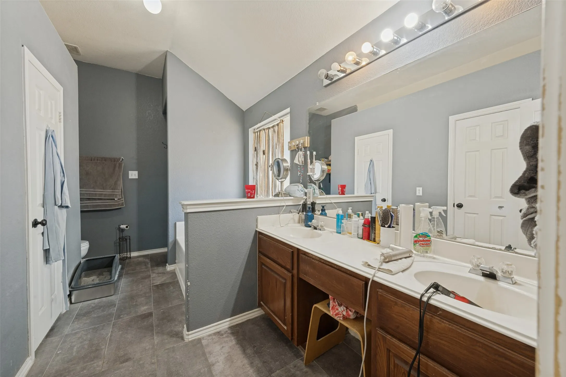 Single Family Residence For Sale in Tarrant County , 5908 Pacers Lane, Fort Worth, Texas 76179, 4 Bedroom, 2 Bathroom, 2 Garage spaces, 1,916 Sqft, built in 2002, mls#21403201, Real Estate Agent in Fort Worth, Homes For Sale in Tarrant county, Homes For Sale in Fort Worth, Realtor in Fort Worth Texas, Real Estate Brokerage Independent Realty Texas, Luminita Cordes Realtor