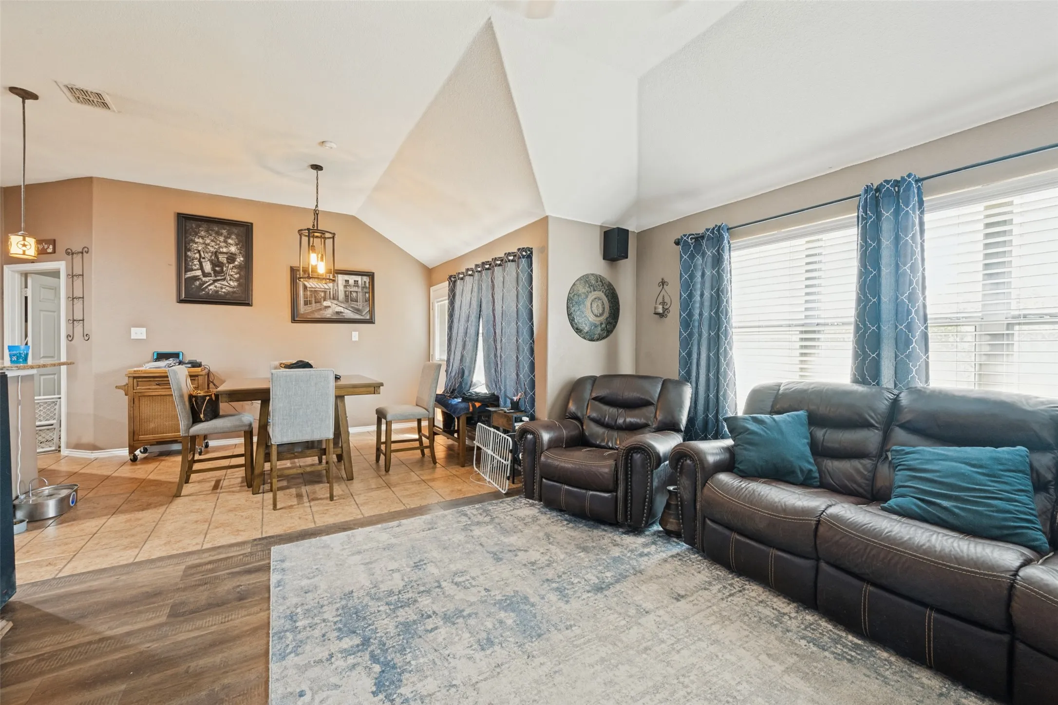 Single Family Residence For Sale in Tarrant County , 5908 Pacers Lane, Fort Worth, Texas 76179, 4 Bedroom, 2 Bathroom, 2 Garage spaces, 1,916 Sqft, built in 2002, mls#21403201, Real Estate Agent in Fort Worth, Homes For Sale in Tarrant county, Homes For Sale in Fort Worth, Realtor in Fort Worth Texas, Real Estate Brokerage Independent Realty Texas, Luminita Cordes Realtor
