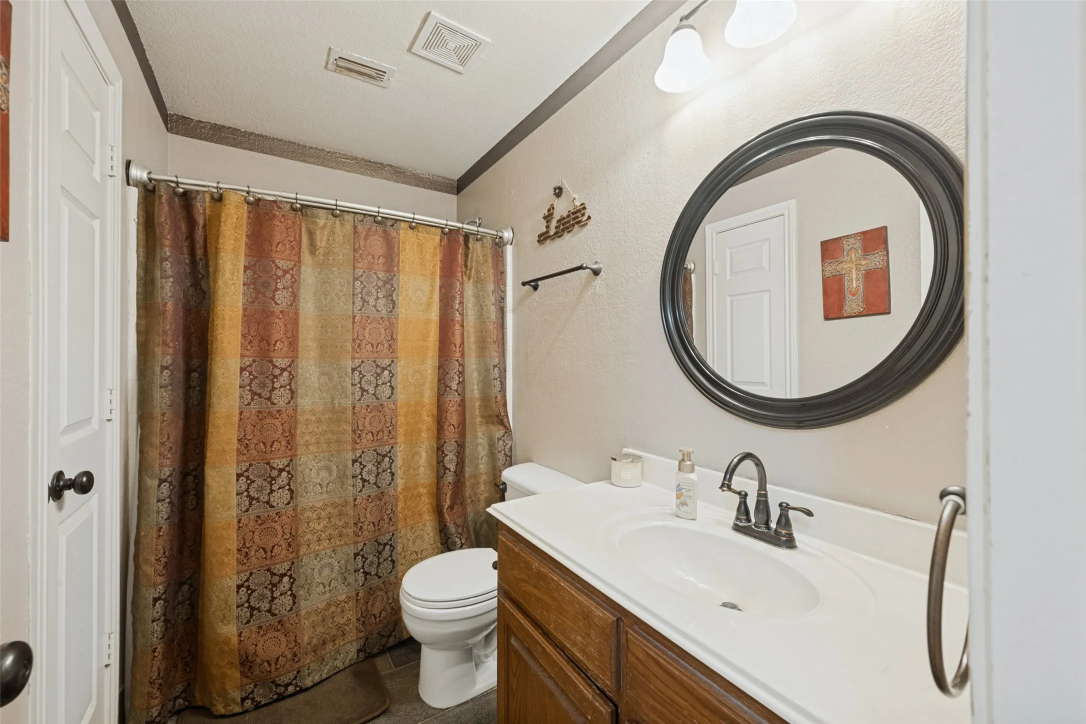 Single Family Residence For Sale in Tarrant County , 5908 Pacers Lane, Fort Worth, Texas 76179, 4 Bedroom, 2 Bathroom, 2 Garage spaces, 1,916 Sqft, built in 2002, mls#21403201, Real Estate Agent in Fort Worth, Homes For Sale in Tarrant county, Homes For Sale in Fort Worth, Realtor in Fort Worth Texas, Real Estate Brokerage Independent Realty Texas, Luminita Cordes Realtor