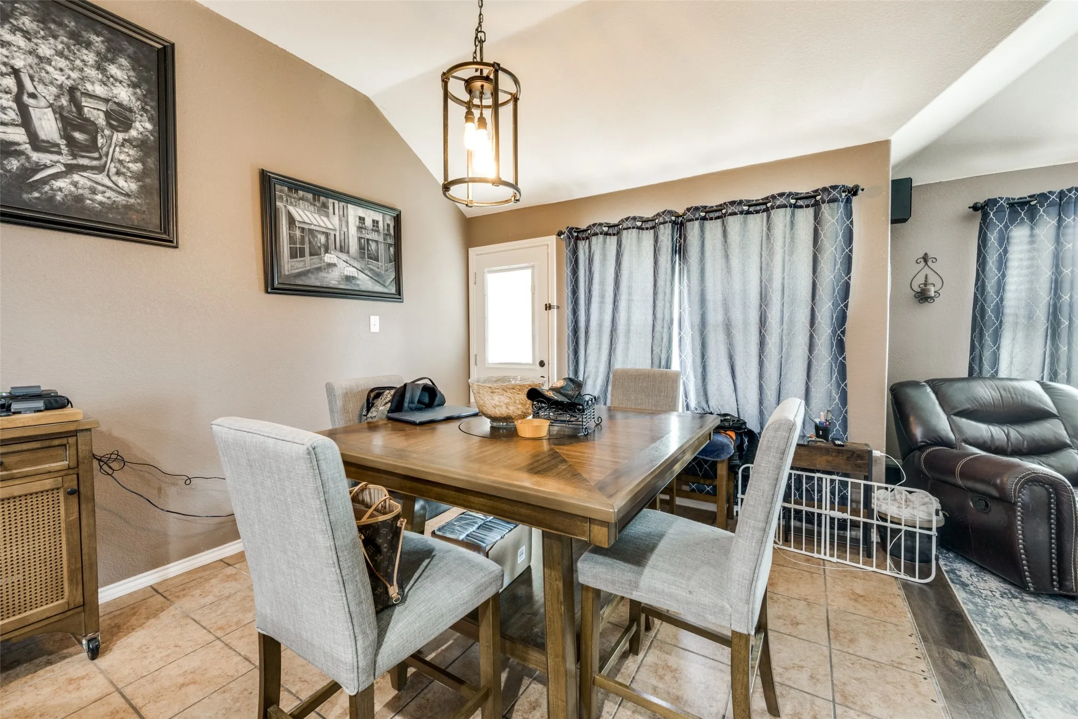 Single Family Residence For Sale in Tarrant County , 5908 Pacers Lane, Fort Worth, Texas 76179, 4 Bedroom, 2 Bathroom, 2 Garage spaces, 1,916 Sqft, built in 2002, mls#21403201, Real Estate Agent in Fort Worth, Homes For Sale in Tarrant county, Homes For Sale in Fort Worth, Realtor in Fort Worth Texas, Real Estate Brokerage Independent Realty Texas, Luminita Cordes Realtor