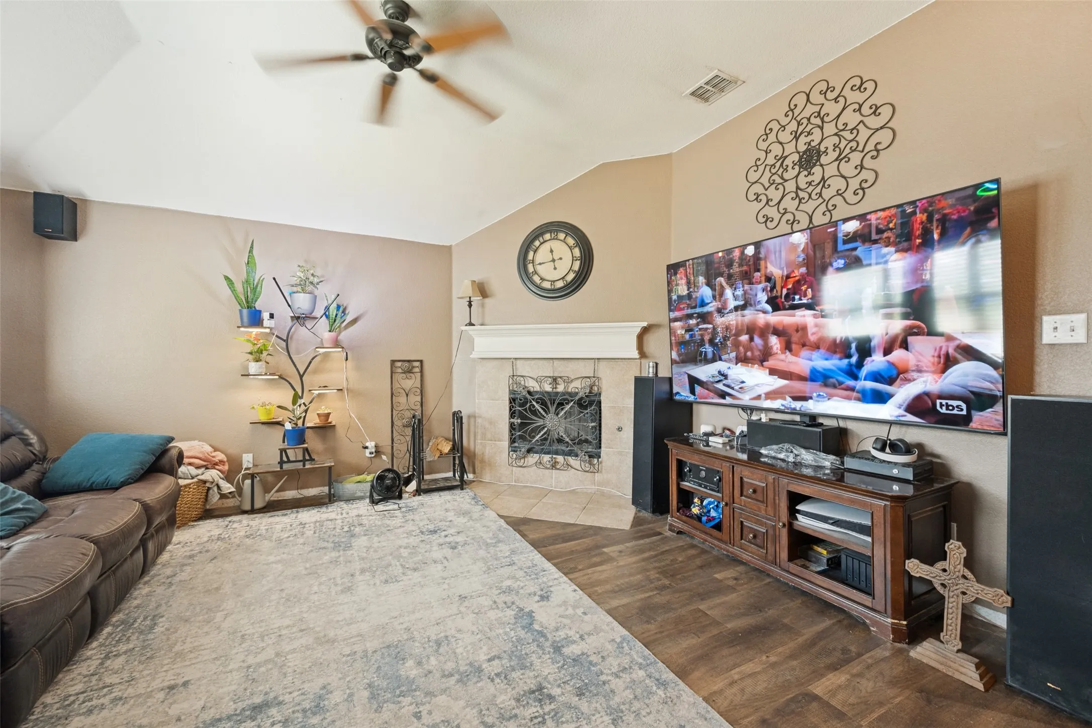 Single Family Residence For Sale in Tarrant County , 5908 Pacers Lane, Fort Worth, Texas 76179, 4 Bedroom, 2 Bathroom, 2 Garage spaces, 1,916 Sqft, built in 2002, mls#21403201, Real Estate Agent in Fort Worth, Homes For Sale in Tarrant county, Homes For Sale in Fort Worth, Realtor in Fort Worth Texas, Real Estate Brokerage Independent Realty Texas, Luminita Cordes Realtor