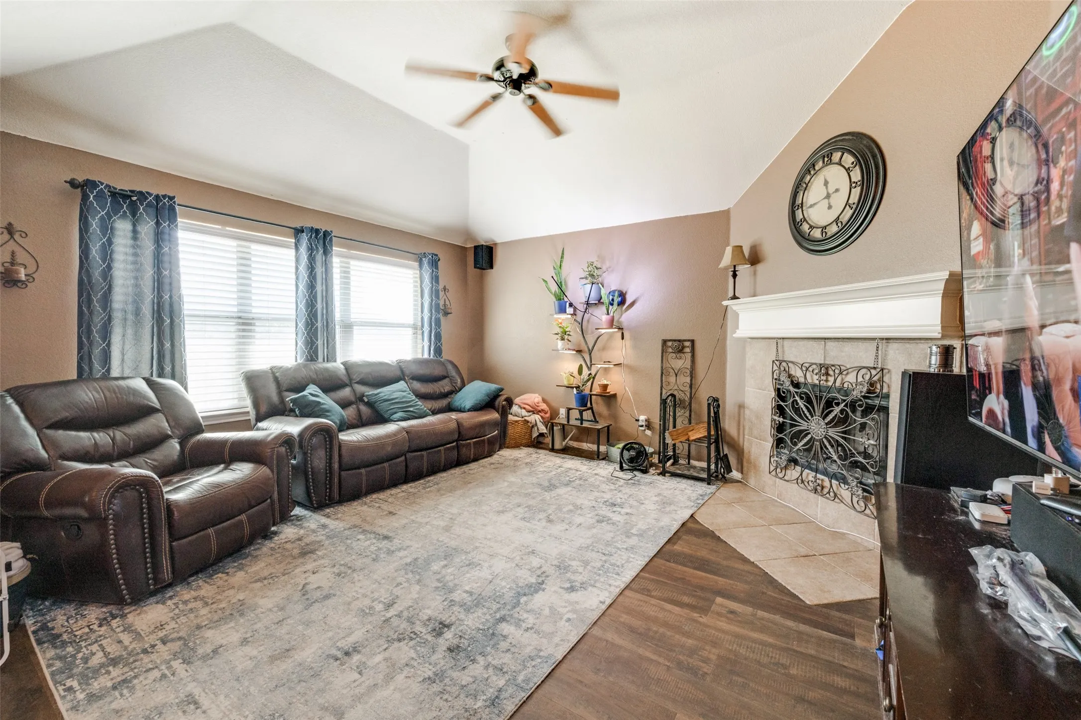 Single Family Residence For Sale in Tarrant County , 5908 Pacers Lane, Fort Worth, Texas 76179, 4 Bedroom, 2 Bathroom, 2 Garage spaces, 1,916 Sqft, built in 2002, mls#21403201, Real Estate Agent in Fort Worth, Homes For Sale in Tarrant county, Homes For Sale in Fort Worth, Realtor in Fort Worth Texas, Real Estate Brokerage Independent Realty Texas, Luminita Cordes Realtor