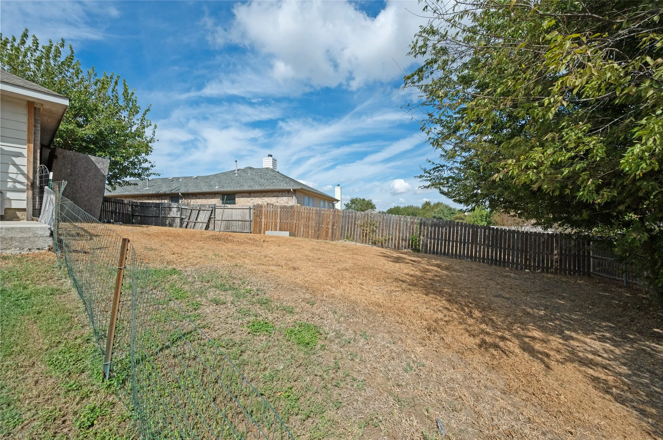 Single Family Residence For Sale in Tarrant County , 5908 Pacers Lane, Fort Worth, Texas 76179, 4 Bedroom, 2 Bathroom, 2 Garage spaces, 1,916 Sqft, built in 2002, mls#21403201, Real Estate Agent in Fort Worth, Homes For Sale in Tarrant county, Homes For Sale in Fort Worth, Realtor in Fort Worth Texas, Real Estate Brokerage Independent Realty Texas, Luminita Cordes Realtor