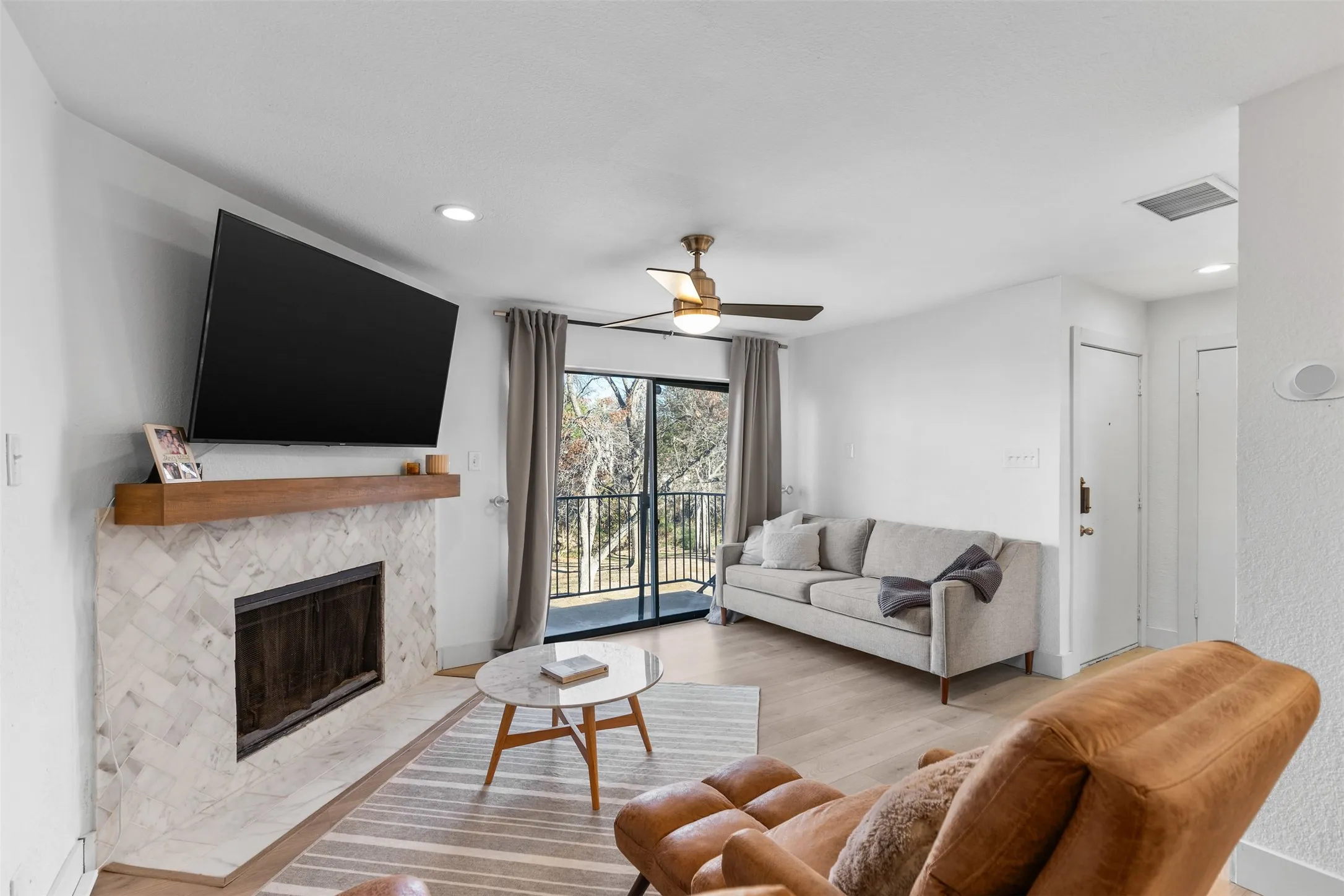 Condominium For Rent in Dallas County , 4777 Cedar Springs Road 2J, Dallas, Texas 75219, 2 Bedroom, 2 Bathroom, 1 Garage spaces, 874 Sqft, built in 1983, mls#21403199, Real Estate Agent in Dallas, Homes For Rent in Dallas county, Homes For Rent in Dallas, Realtor in Dallas Texas, Real Estate Brokerage Independent Realty Texas, Luminita Cordes Realtor