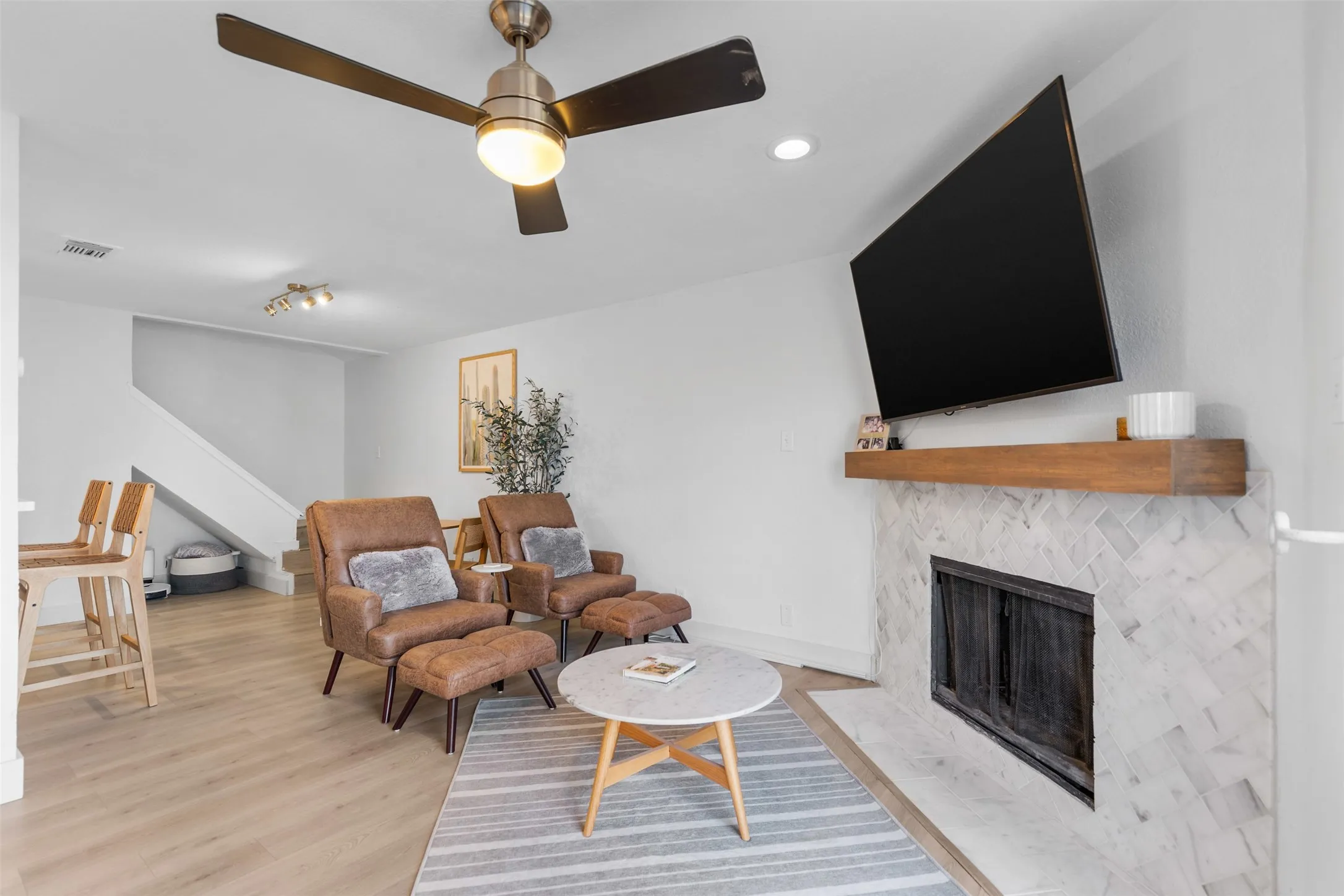 Condominium For Rent in Dallas County , 4777 Cedar Springs Road 2J, Dallas, Texas 75219, 2 Bedroom, 2 Bathroom, 1 Garage spaces, 874 Sqft, built in 1983, mls#21403199, Real Estate Agent in Dallas, Homes For Rent in Dallas county, Homes For Rent in Dallas, Realtor in Dallas Texas, Real Estate Brokerage Independent Realty Texas, Luminita Cordes Realtor