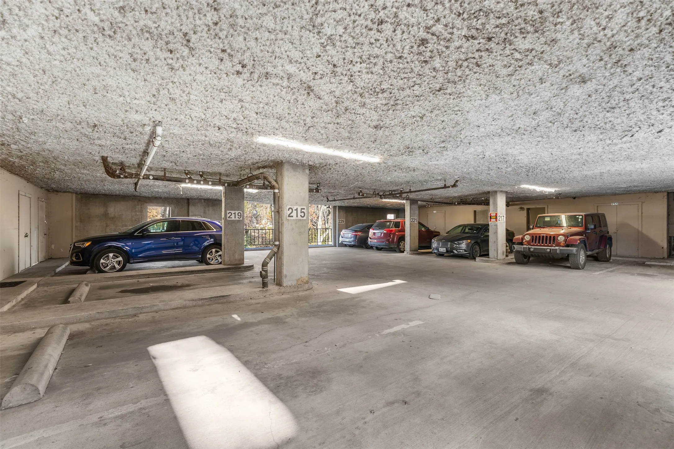 Condominium For Rent in Dallas County , 4777 Cedar Springs Road 2J, Dallas, Texas 75219, 2 Bedroom, 2 Bathroom, 1 Garage spaces, 874 Sqft, built in 1983, mls#21403199, Real Estate Agent in Dallas, Homes For Rent in Dallas county, Homes For Rent in Dallas, Realtor in Dallas Texas, Real Estate Brokerage Independent Realty Texas, Luminita Cordes Realtor