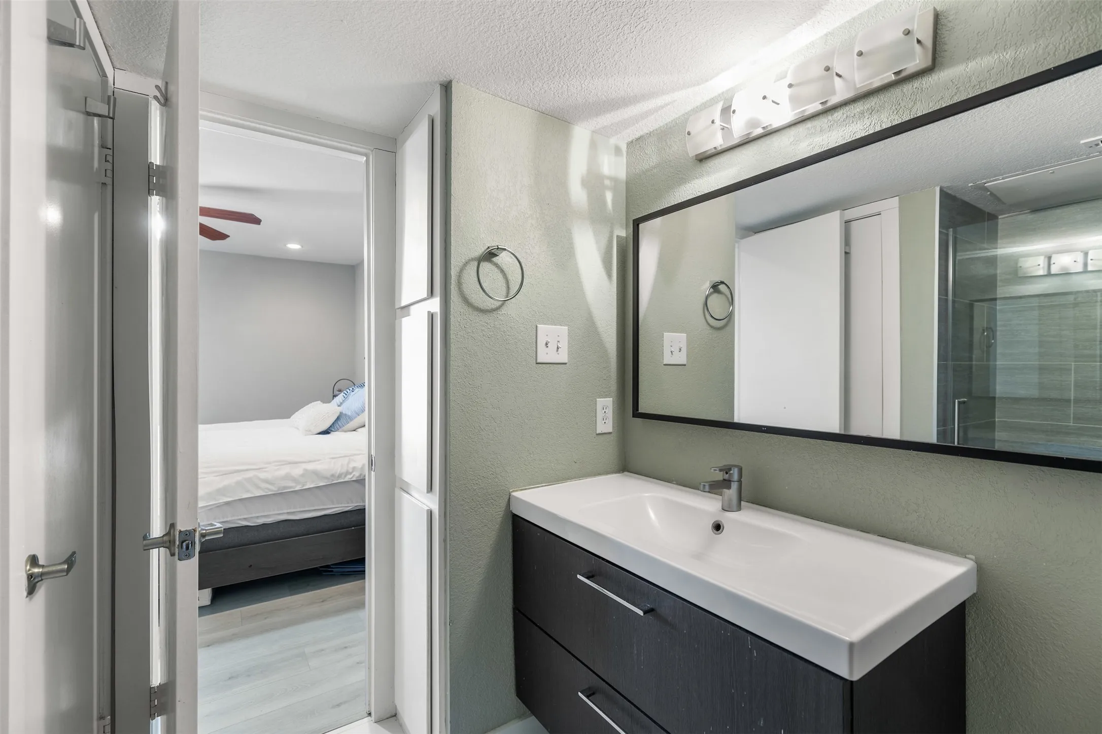 Condominium For Rent in Dallas County , 4777 Cedar Springs Road 2J, Dallas, Texas 75219, 2 Bedroom, 2 Bathroom, 1 Garage spaces, 874 Sqft, built in 1983, mls#21403199, Real Estate Agent in Dallas, Homes For Rent in Dallas county, Homes For Rent in Dallas, Realtor in Dallas Texas, Real Estate Brokerage Independent Realty Texas, Luminita Cordes Realtor