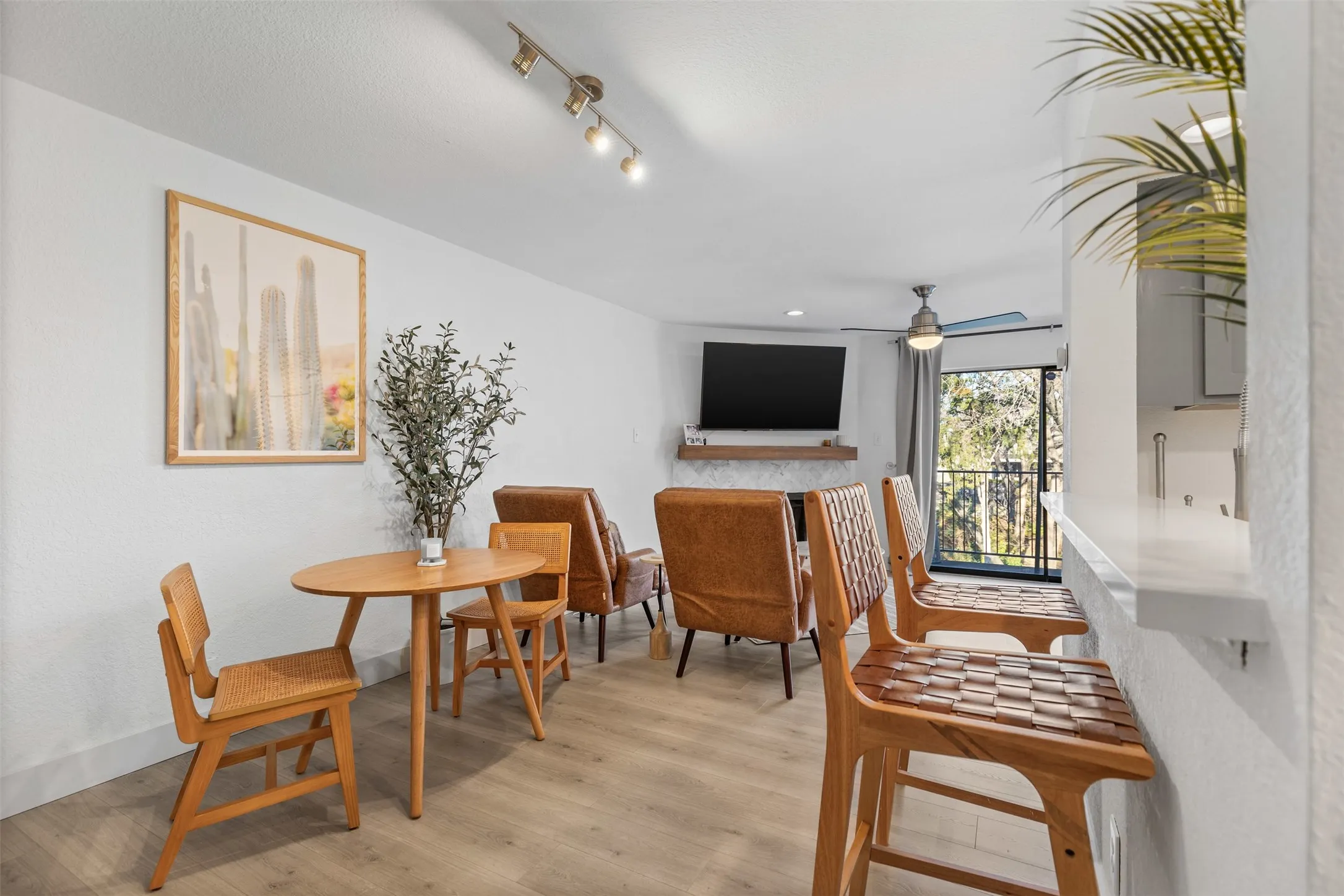 Condominium For Rent in Dallas County , 4777 Cedar Springs Road 2J, Dallas, Texas 75219, 2 Bedroom, 2 Bathroom, 1 Garage spaces, 874 Sqft, built in 1983, mls#21403199, Real Estate Agent in Dallas, Homes For Rent in Dallas county, Homes For Rent in Dallas, Realtor in Dallas Texas, Real Estate Brokerage Independent Realty Texas, Luminita Cordes Realtor