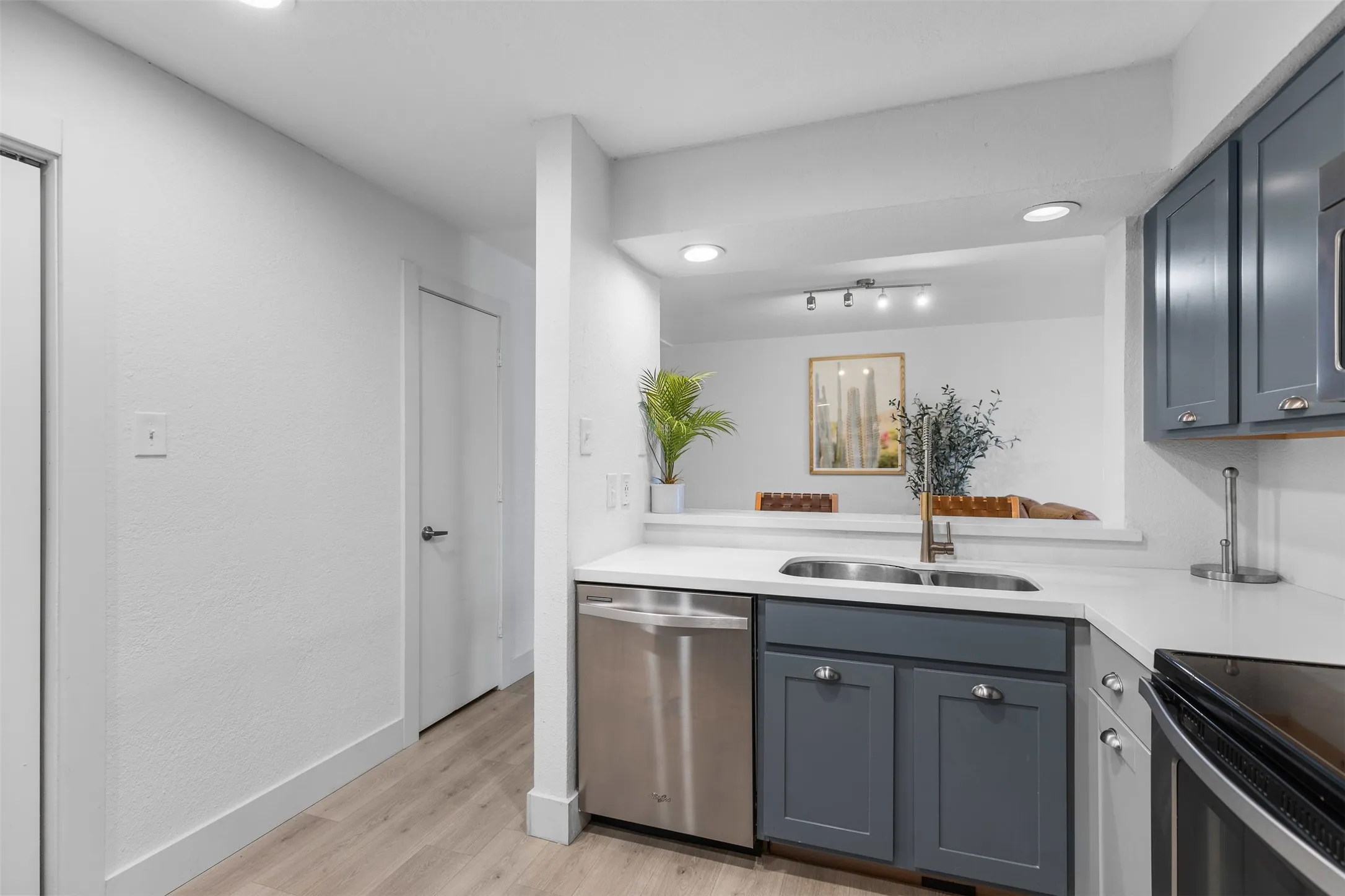 Condominium For Rent in Dallas County , 4777 Cedar Springs Road 2J, Dallas, Texas 75219, 2 Bedroom, 2 Bathroom, 1 Garage spaces, 874 Sqft, built in 1983, mls#21403199, Real Estate Agent in Dallas, Homes For Rent in Dallas county, Homes For Rent in Dallas, Realtor in Dallas Texas, Real Estate Brokerage Independent Realty Texas, Luminita Cordes Realtor