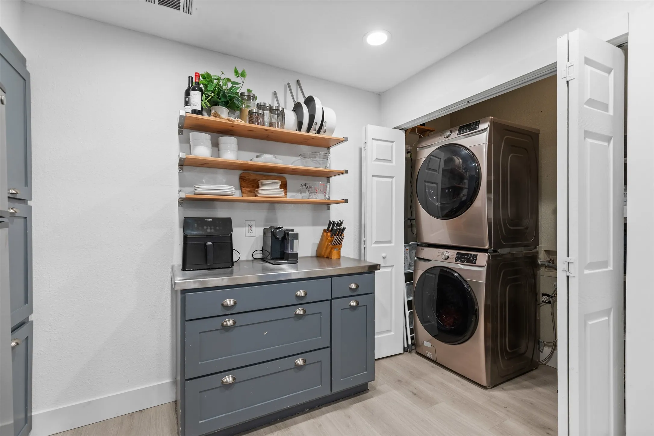 Condominium For Rent in Dallas County , 4777 Cedar Springs Road 2J, Dallas, Texas 75219, 2 Bedroom, 2 Bathroom, 1 Garage spaces, 874 Sqft, built in 1983, mls#21403199, Real Estate Agent in Dallas, Homes For Rent in Dallas county, Homes For Rent in Dallas, Realtor in Dallas Texas, Real Estate Brokerage Independent Realty Texas, Luminita Cordes Realtor