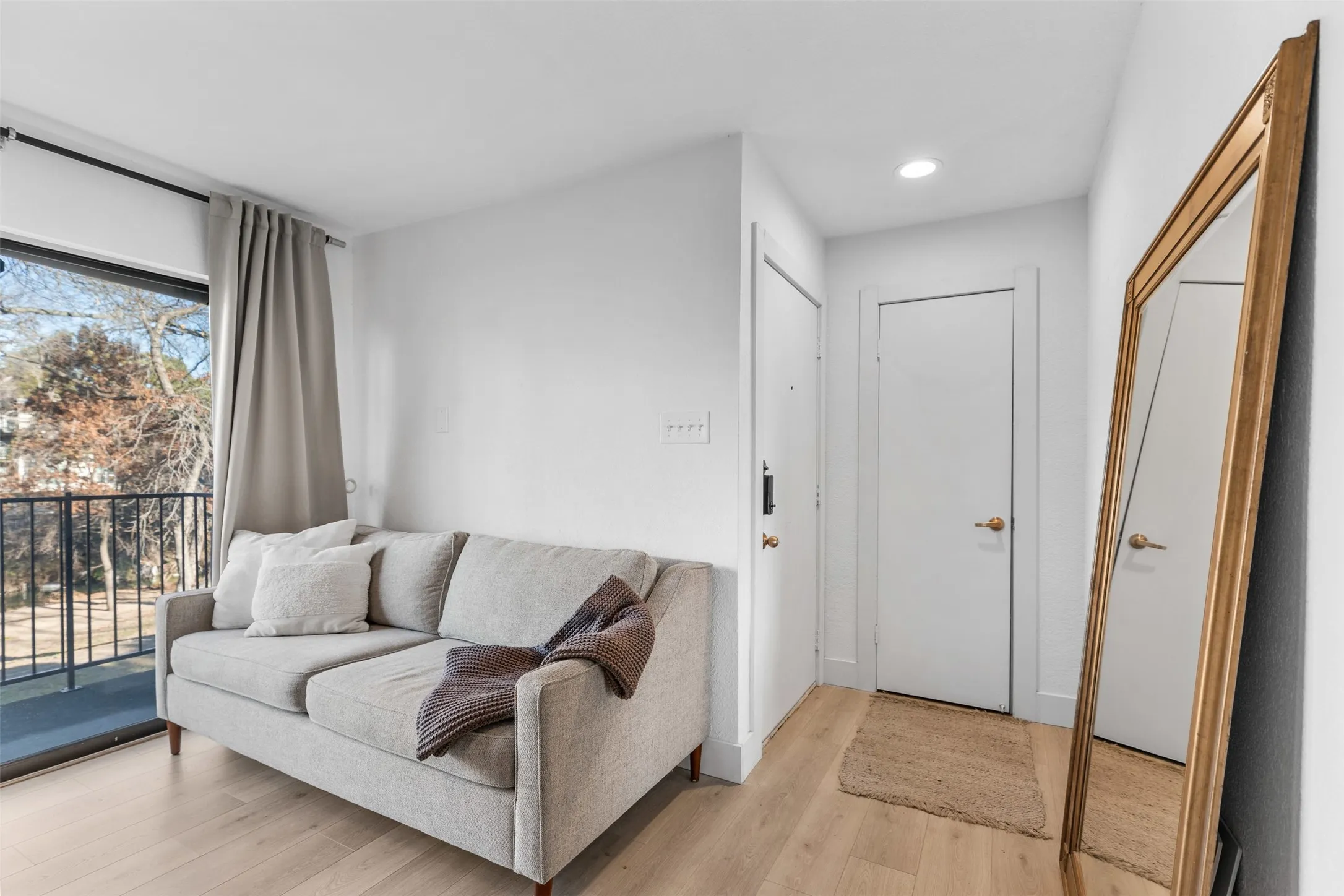 Condominium For Rent in Dallas County , 4777 Cedar Springs Road 2J, Dallas, Texas 75219, 2 Bedroom, 2 Bathroom, 1 Garage spaces, 874 Sqft, built in 1983, mls#21403199, Real Estate Agent in Dallas, Homes For Rent in Dallas county, Homes For Rent in Dallas, Realtor in Dallas Texas, Real Estate Brokerage Independent Realty Texas, Luminita Cordes Realtor