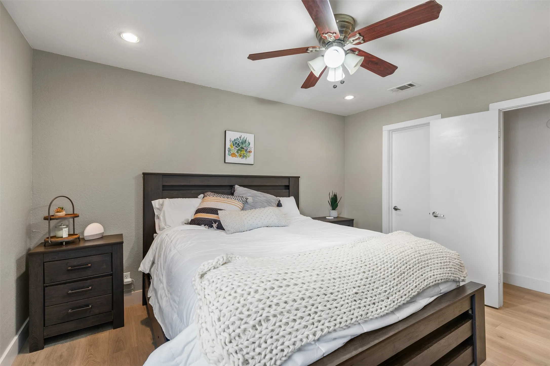 Condominium For Rent in Dallas County , 4777 Cedar Springs Road 2J, Dallas, Texas 75219, 2 Bedroom, 2 Bathroom, 1 Garage spaces, 874 Sqft, built in 1983, mls#21403199, Real Estate Agent in Dallas, Homes For Rent in Dallas county, Homes For Rent in Dallas, Realtor in Dallas Texas, Real Estate Brokerage Independent Realty Texas, Luminita Cordes Realtor