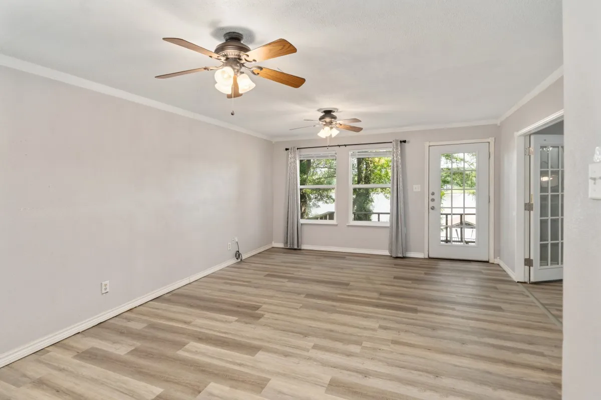 Single Family Residence For Rent in Henderson County , 140 Lynn Creek Drive, Mabank, Texas 75156, 3 Bedroom, 2 Bathroom, Garage spaces, 928 Sqft, built in 1986, mls#21403223, Real Estate Agent in Mabank, Homes For Rent in Henderson county, Homes For Rent in Mabank, Realtor in Mabank Texas, Real Estate Brokerage Independent Realty Texas, Luminita Cordes Realtor