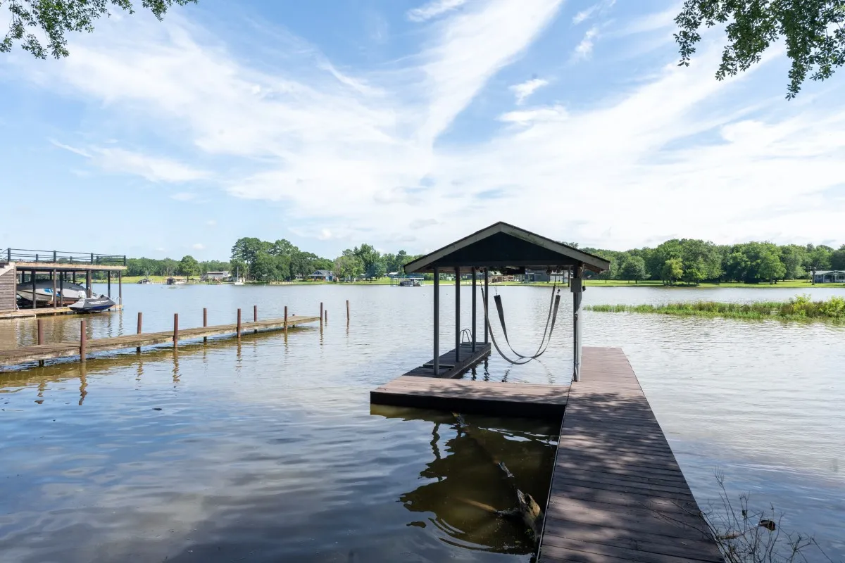 Single Family Residence For Rent in Henderson County , 140 Lynn Creek Drive, Mabank, Texas 75156, 3 Bedroom, 2 Bathroom, Garage spaces, 928 Sqft, built in 1986, mls#21403223, Real Estate Agent in Mabank, Homes For Rent in Henderson county, Homes For Rent in Mabank, Realtor in Mabank Texas, Real Estate Brokerage Independent Realty Texas, Luminita Cordes Realtor
