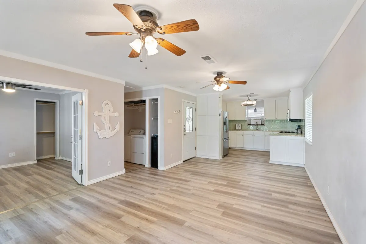 Single Family Residence For Rent in Henderson County , 140 Lynn Creek Drive, Mabank, Texas 75156, 3 Bedroom, 2 Bathroom, Garage spaces, 928 Sqft, built in 1986, mls#21403223, Real Estate Agent in Mabank, Homes For Rent in Henderson county, Homes For Rent in Mabank, Realtor in Mabank Texas, Real Estate Brokerage Independent Realty Texas, Luminita Cordes Realtor