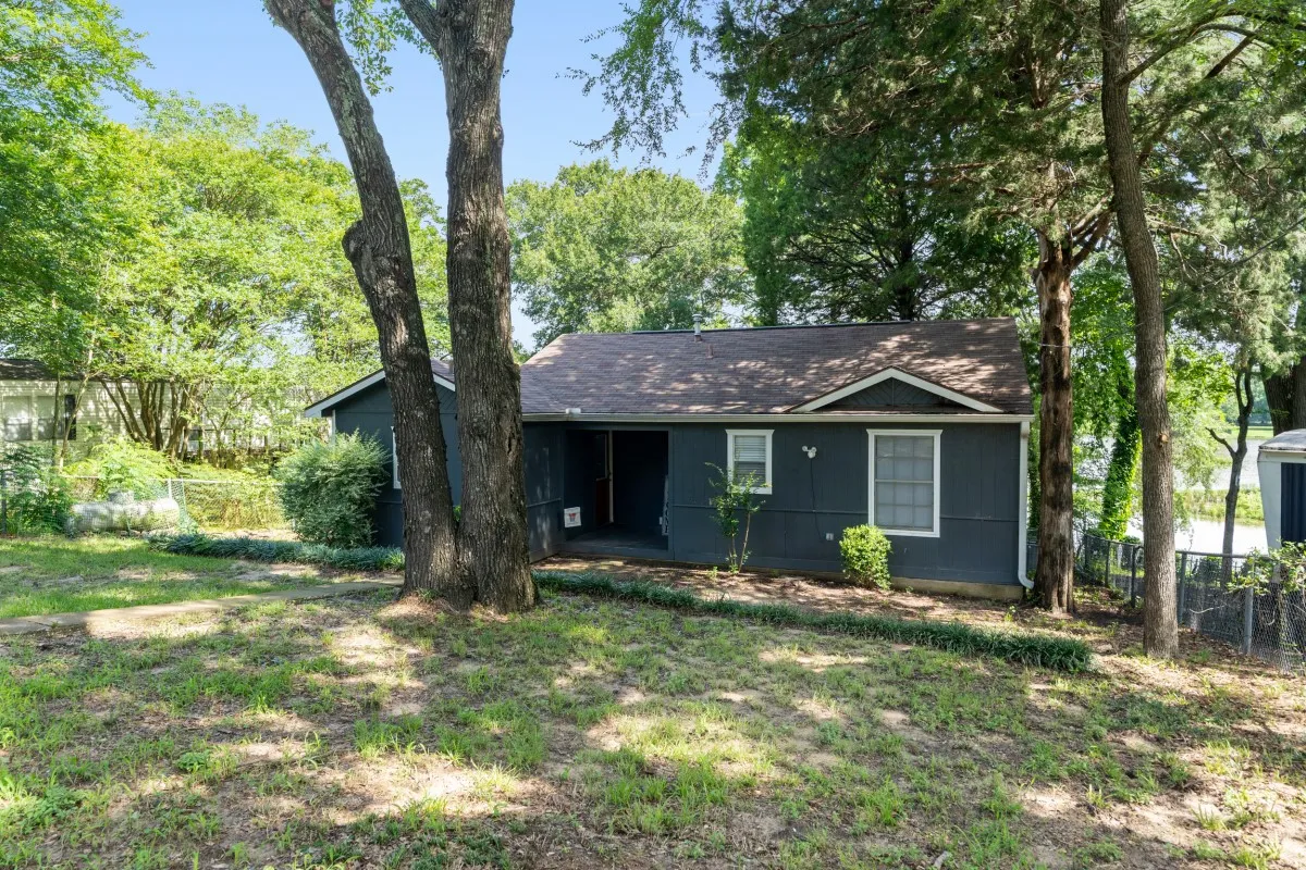 Single Family Residence For Rent in Henderson County , 140 Lynn Creek Drive, Mabank, Texas 75156, 3 Bedroom, 2 Bathroom, Garage spaces, 928 Sqft, built in 1986, mls#21403223, Real Estate Agent in Mabank, Homes For Rent in Henderson county, Homes For Rent in Mabank, Realtor in Mabank Texas, Real Estate Brokerage Independent Realty Texas, Luminita Cordes Realtor