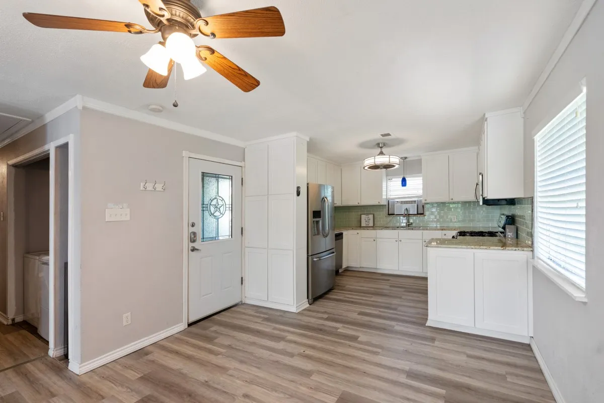 Single Family Residence For Rent in Henderson County , 140 Lynn Creek Drive, Mabank, Texas 75156, 3 Bedroom, 2 Bathroom, Garage spaces, 928 Sqft, built in 1986, mls#21403223, Real Estate Agent in Mabank, Homes For Rent in Henderson county, Homes For Rent in Mabank, Realtor in Mabank Texas, Real Estate Brokerage Independent Realty Texas, Luminita Cordes Realtor