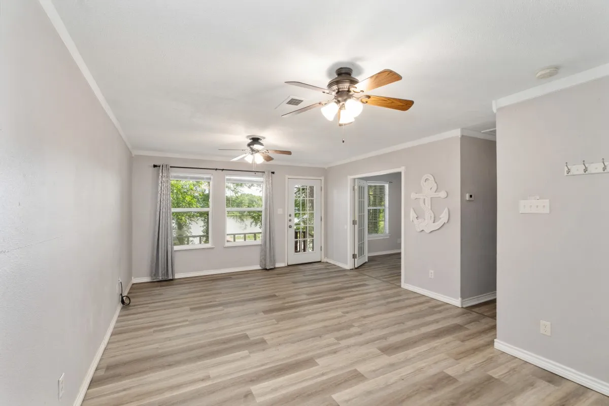 Single Family Residence For Rent in Henderson County , 140 Lynn Creek Drive, Mabank, Texas 75156, 3 Bedroom, 2 Bathroom, Garage spaces, 928 Sqft, built in 1986, mls#21403223, Real Estate Agent in Mabank, Homes For Rent in Henderson county, Homes For Rent in Mabank, Realtor in Mabank Texas, Real Estate Brokerage Independent Realty Texas, Luminita Cordes Realtor