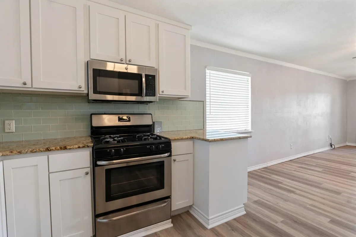 Single Family Residence For Rent in Henderson County , 140 Lynn Creek Drive, Mabank, Texas 75156, 3 Bedroom, 2 Bathroom, Garage spaces, 928 Sqft, built in 1986, mls#21403223, Real Estate Agent in Mabank, Homes For Rent in Henderson county, Homes For Rent in Mabank, Realtor in Mabank Texas, Real Estate Brokerage Independent Realty Texas, Luminita Cordes Realtor