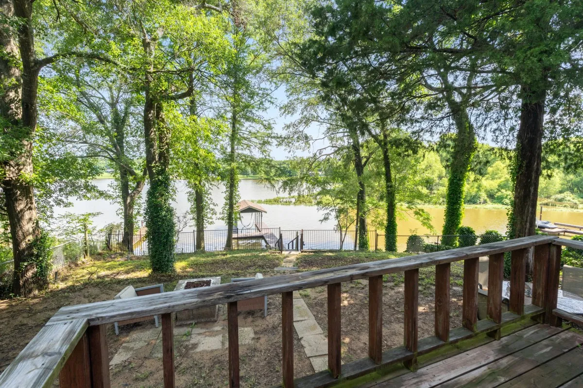 Single Family Residence For Rent in Henderson County , 140 Lynn Creek Drive, Mabank, Texas 75156, 3 Bedroom, 2 Bathroom, Garage spaces, 928 Sqft, built in 1986, mls#21403223, Real Estate Agent in Mabank, Homes For Rent in Henderson county, Homes For Rent in Mabank, Realtor in Mabank Texas, Real Estate Brokerage Independent Realty Texas, Luminita Cordes Realtor