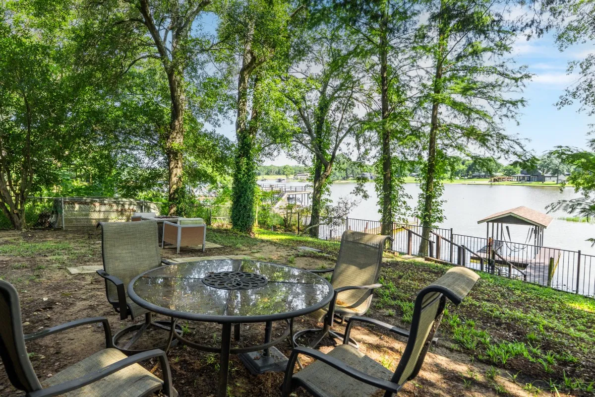 Single Family Residence For Rent in Henderson County , 140 Lynn Creek Drive, Mabank, Texas 75156, 3 Bedroom, 2 Bathroom, Garage spaces, 928 Sqft, built in 1986, mls#21403223, Real Estate Agent in Mabank, Homes For Rent in Henderson county, Homes For Rent in Mabank, Realtor in Mabank Texas, Real Estate Brokerage Independent Realty Texas, Luminita Cordes Realtor