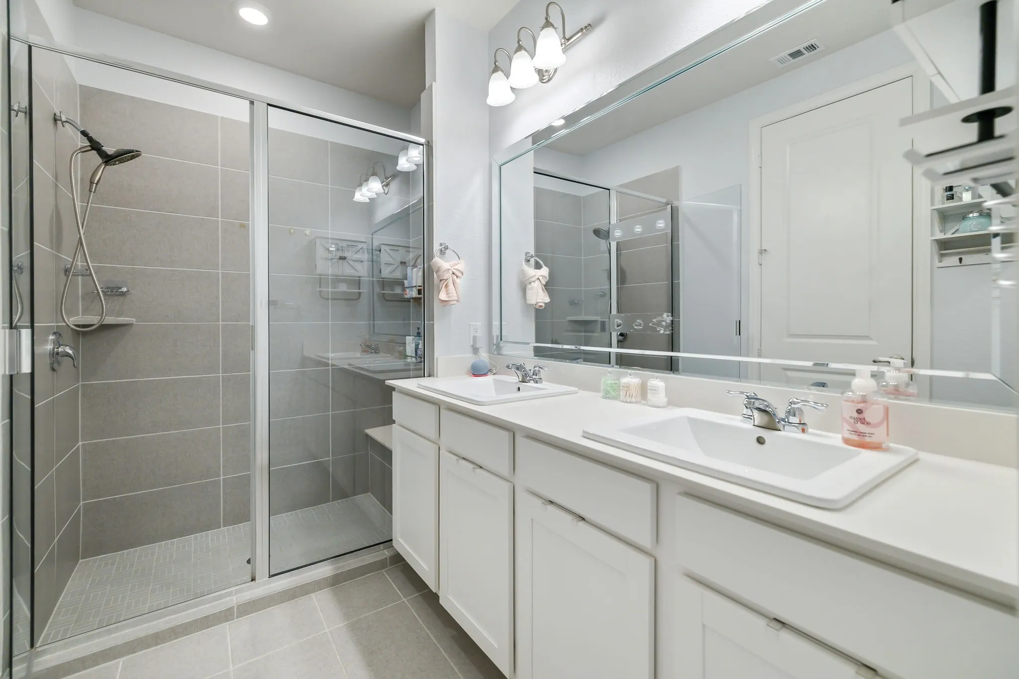 Single Family Residence For Rent in Denton County , 816 Pearl Place, Northlake, Texas 76247, 4 Bedroom, 4 Bathroom, 2 Garage spaces, 2,399 Sqft, built in 2019, mls#21403227, Real Estate Agent in Northlake, Homes For Rent in Denton county, Homes For Rent in Northlake, Realtor in Northlake Texas, Real Estate Brokerage Independent Realty Texas, Luminita Cordes Realtor