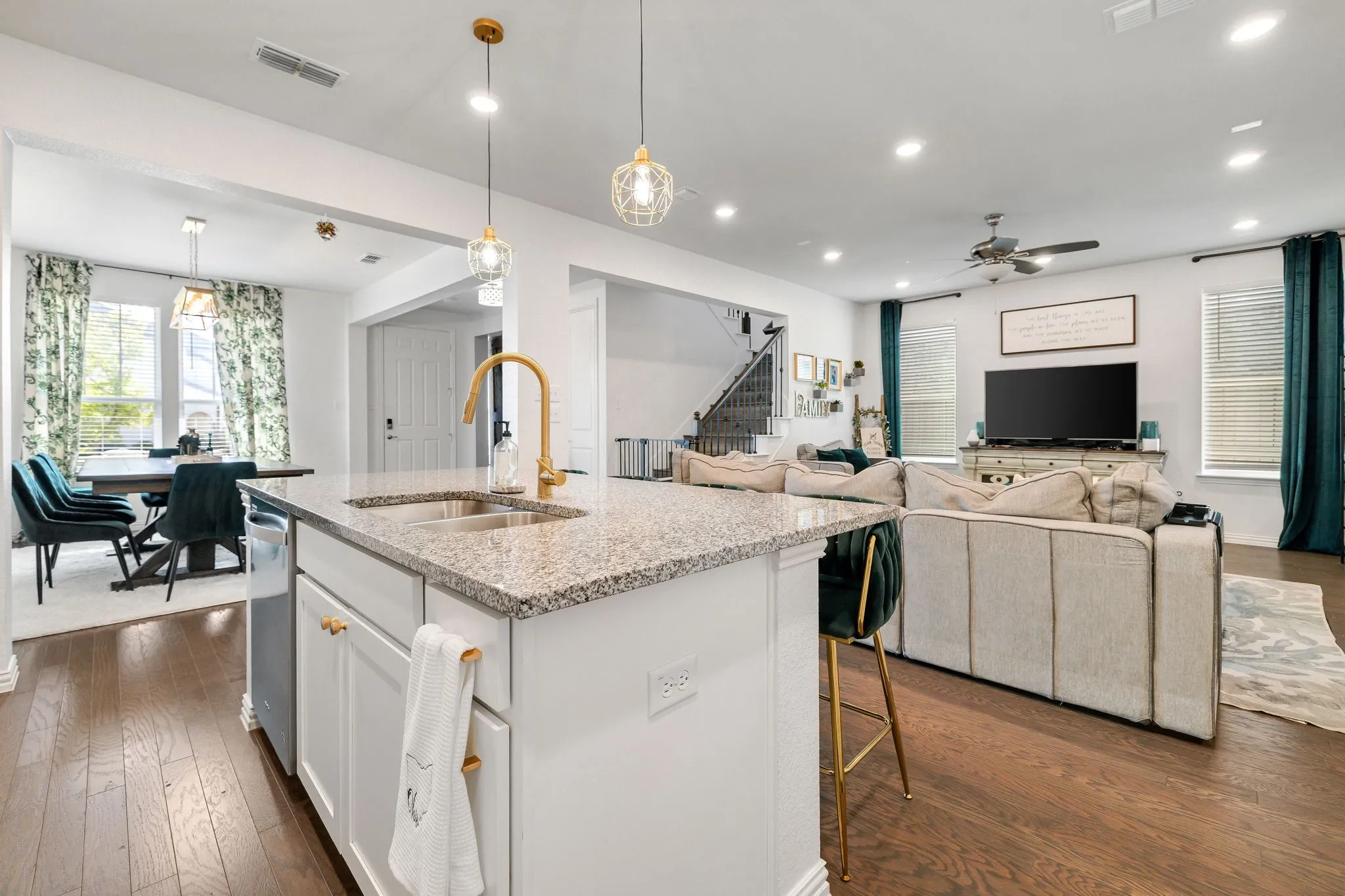 Single Family Residence For Rent in Denton County , 816 Pearl Place, Northlake, Texas 76247, 4 Bedroom, 4 Bathroom, 2 Garage spaces, 2,399 Sqft, built in 2019, mls#21403227, Real Estate Agent in Northlake, Homes For Rent in Denton county, Homes For Rent in Northlake, Realtor in Northlake Texas, Real Estate Brokerage Independent Realty Texas, Luminita Cordes Realtor