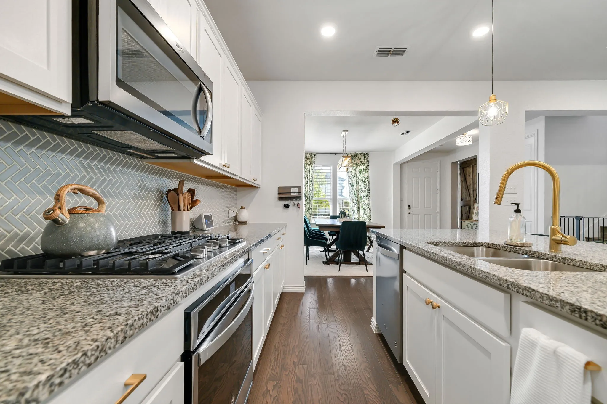 Single Family Residence For Rent in Denton County , 816 Pearl Place, Northlake, Texas 76247, 4 Bedroom, 4 Bathroom, 2 Garage spaces, 2,399 Sqft, built in 2019, mls#21403227, Real Estate Agent in Northlake, Homes For Rent in Denton county, Homes For Rent in Northlake, Realtor in Northlake Texas, Real Estate Brokerage Independent Realty Texas, Luminita Cordes Realtor