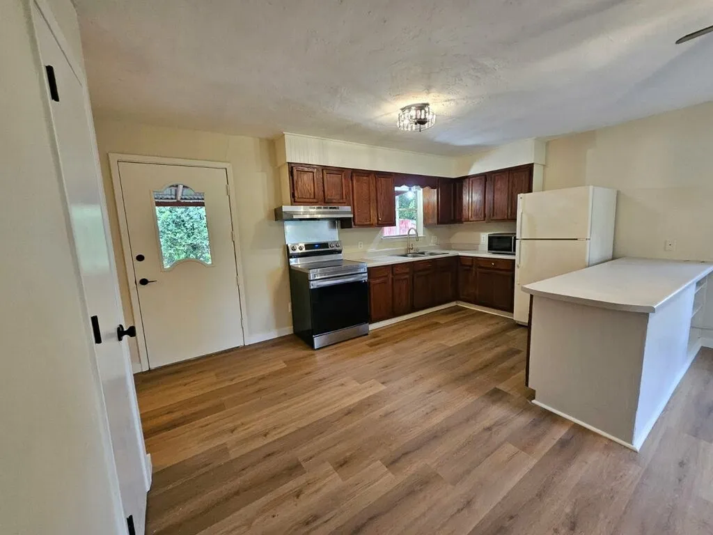 Single Family Residence For Rent in Delta County , 5863 Fm 895, Lake Creek, Texas 75450, 1 Bedroom, 1 Bathroom, Garage spaces, 560 Sqft, built in 2004, mls#21386532, Real Estate Agent in Lake Creek, Homes For Rent in Delta county, Homes For Rent in Lake Creek, Realtor in Lake Creek Texas, Real Estate Brokerage Independent Realty Texas, Luminita Cordes Realtor
