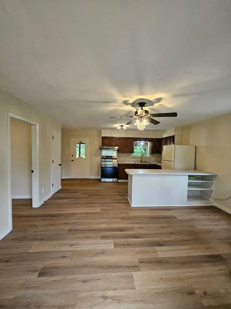 Single Family Residence For Rent in Delta County , 5863 Fm 895, Lake Creek, Texas 75450, 1 Bedroom, 1 Bathroom, Garage spaces, 560 Sqft, built in 2004, mls#21386532, Real Estate Agent in Lake Creek, Homes For Rent in Delta county, Homes For Rent in Lake Creek, Realtor in Lake Creek Texas, Real Estate Brokerage Independent Realty Texas, Luminita Cordes Realtor