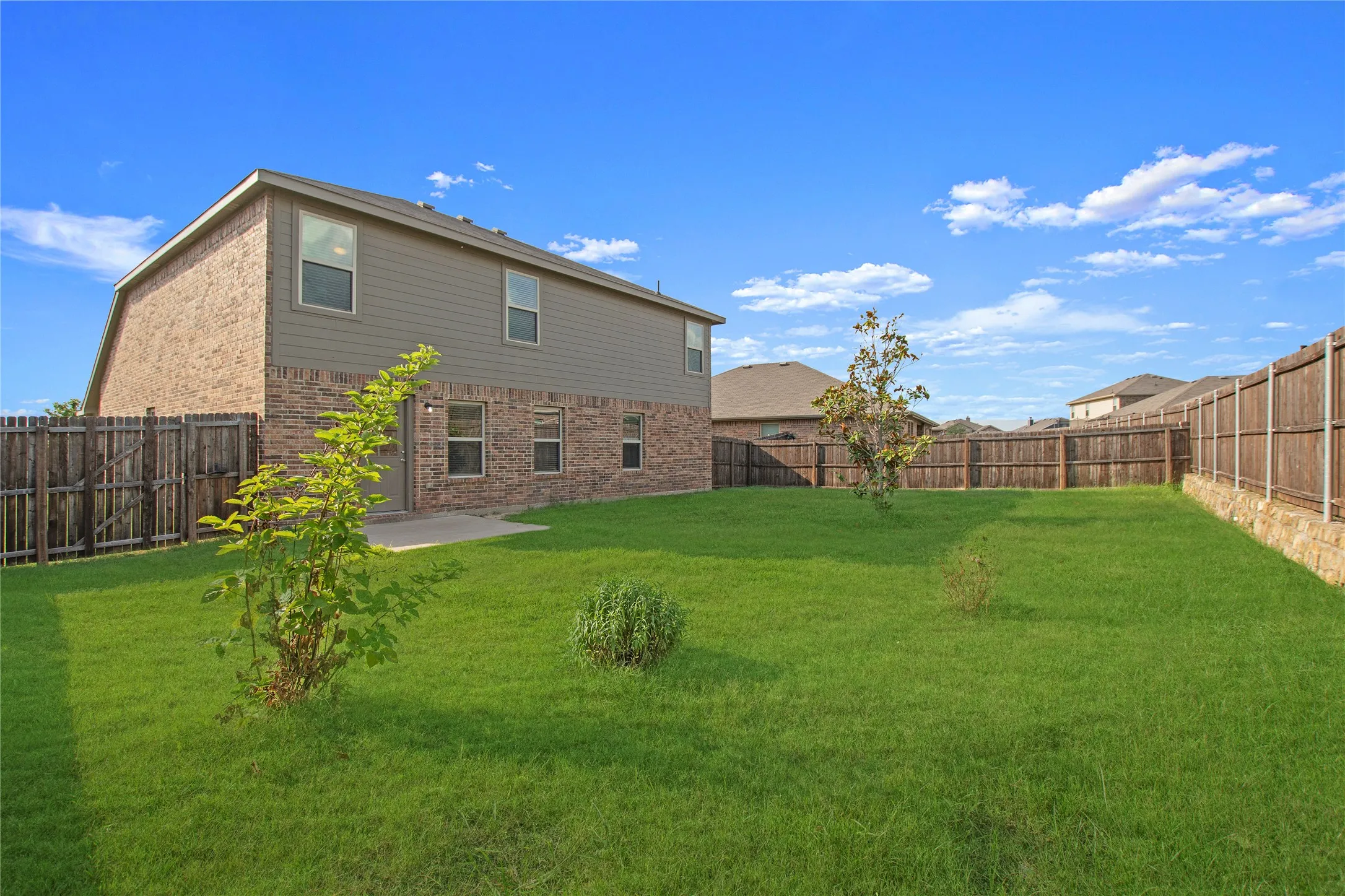 Single Family Residence For Sale in Kaufman County , 2007 Henly Drive, Forney, Texas 75126, 4 Bedroom, 3 Bathroom, 2 Garage spaces, 2,620 Sqft, built in 2017, mls#21403229, Real Estate Agent in Forney, Homes For Sale in Kaufman county, Homes For Sale in Forney, Realtor in Forney Texas, Real Estate Brokerage Independent Realty Texas, Luminita Cordes Realtor