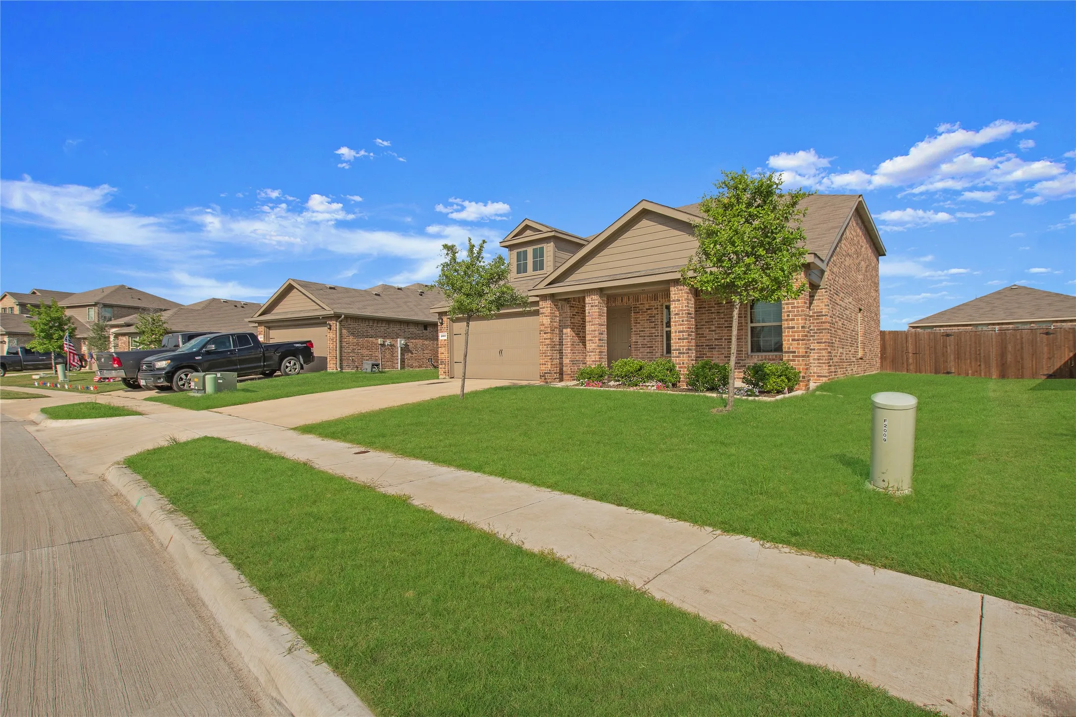 Single Family Residence For Sale in Kaufman County , 2007 Henly Drive, Forney, Texas 75126, 4 Bedroom, 3 Bathroom, 2 Garage spaces, 2,620 Sqft, built in 2017, mls#21403229, Real Estate Agent in Forney, Homes For Sale in Kaufman county, Homes For Sale in Forney, Realtor in Forney Texas, Real Estate Brokerage Independent Realty Texas, Luminita Cordes Realtor
