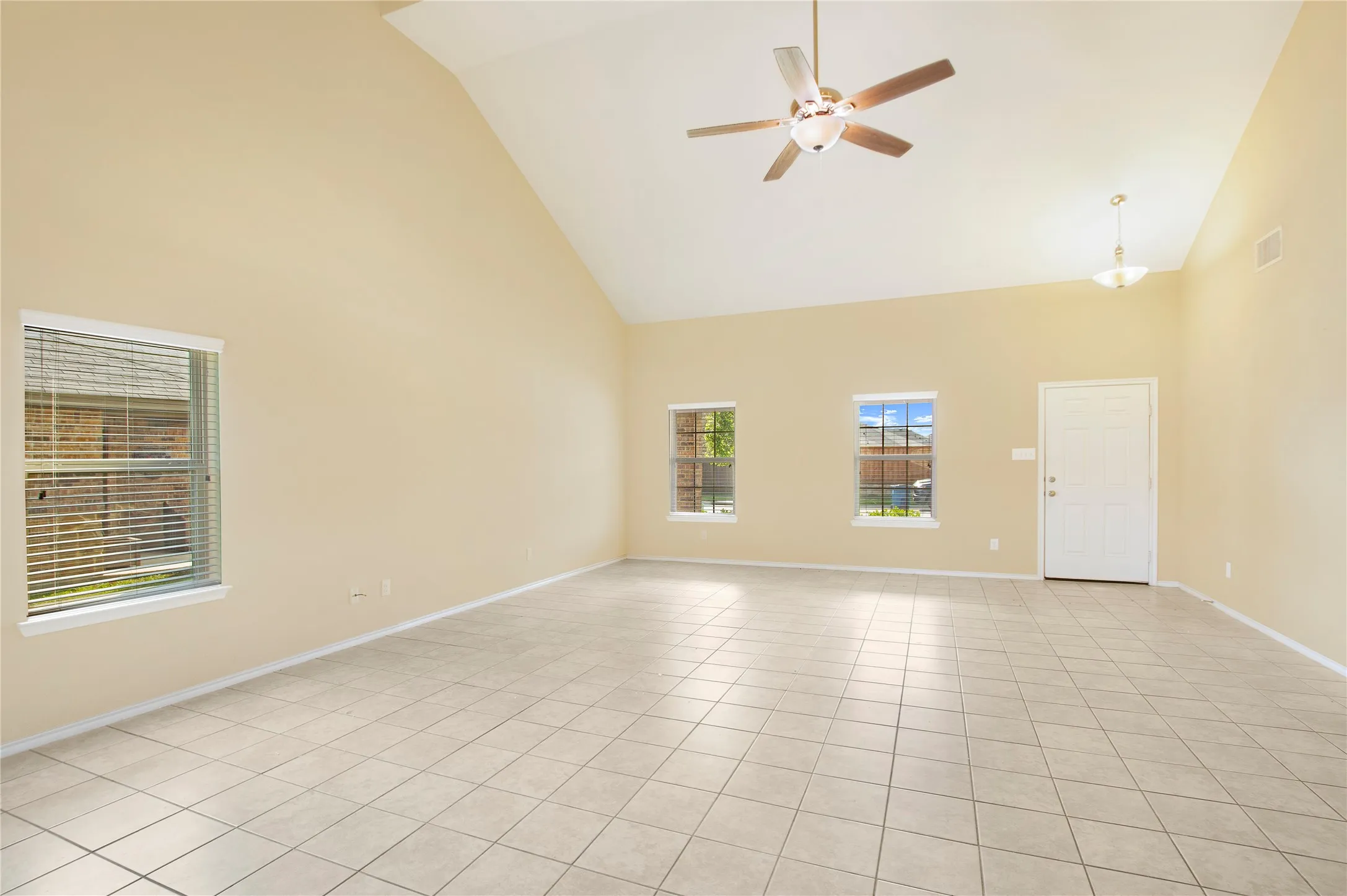 Single Family Residence For Sale in Kaufman County , 2007 Henly Drive, Forney, Texas 75126, 4 Bedroom, 3 Bathroom, 2 Garage spaces, 2,620 Sqft, built in 2017, mls#21403229, Real Estate Agent in Forney, Homes For Sale in Kaufman county, Homes For Sale in Forney, Realtor in Forney Texas, Real Estate Brokerage Independent Realty Texas, Luminita Cordes Realtor
