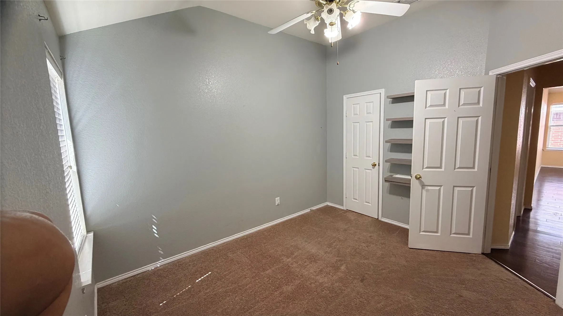 Single Family Residence For Rent in Tarrant County , 2013 Kingsbrook Trail, Fort Worth, Texas 76120, 3 Bedroom, 2 Bathroom, 2 Garage spaces, 1,718 Sqft, built in 2004, mls#21399470, Real Estate Agent in Fort Worth, Homes For Rent in Tarrant county, Homes For Rent in Fort Worth, Realtor in Fort Worth Texas, Real Estate Brokerage Independent Realty Texas, Luminita Cordes Realtor