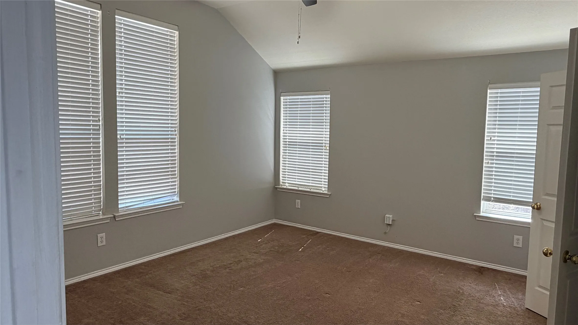 Single Family Residence For Rent in Tarrant County , 2013 Kingsbrook Trail, Fort Worth, Texas 76120, 3 Bedroom, 2 Bathroom, 2 Garage spaces, 1,718 Sqft, built in 2004, mls#21399470, Real Estate Agent in Fort Worth, Homes For Rent in Tarrant county, Homes For Rent in Fort Worth, Realtor in Fort Worth Texas, Real Estate Brokerage Independent Realty Texas, Luminita Cordes Realtor