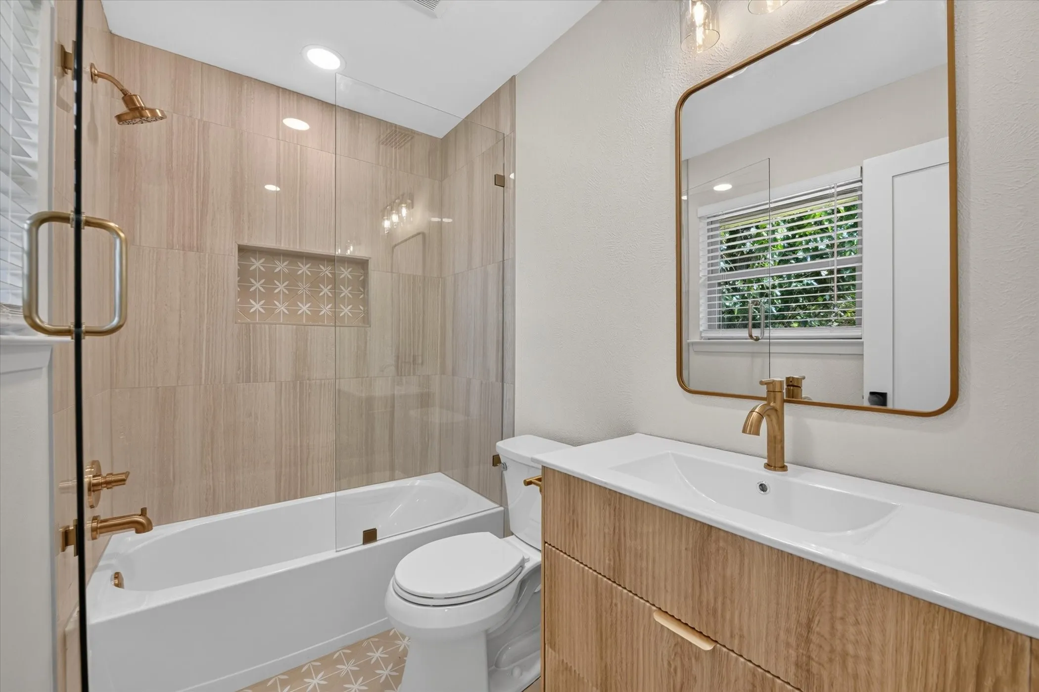 Single Family Residence For Sale in Dallas County , 1607 Nantucket Drive, Richardson, Texas 75080, 3 Bedroom, 2 Bathroom, 2 Garage spaces, 1,233 Sqft, built in 1961, mls#21403043, Real Estate Agent in Richardson, Homes For Sale in Dallas county, Homes For Sale in Richardson, Realtor in Richardson Texas, Real Estate Brokerage Independent Realty Texas, Luminita Cordes Realtor